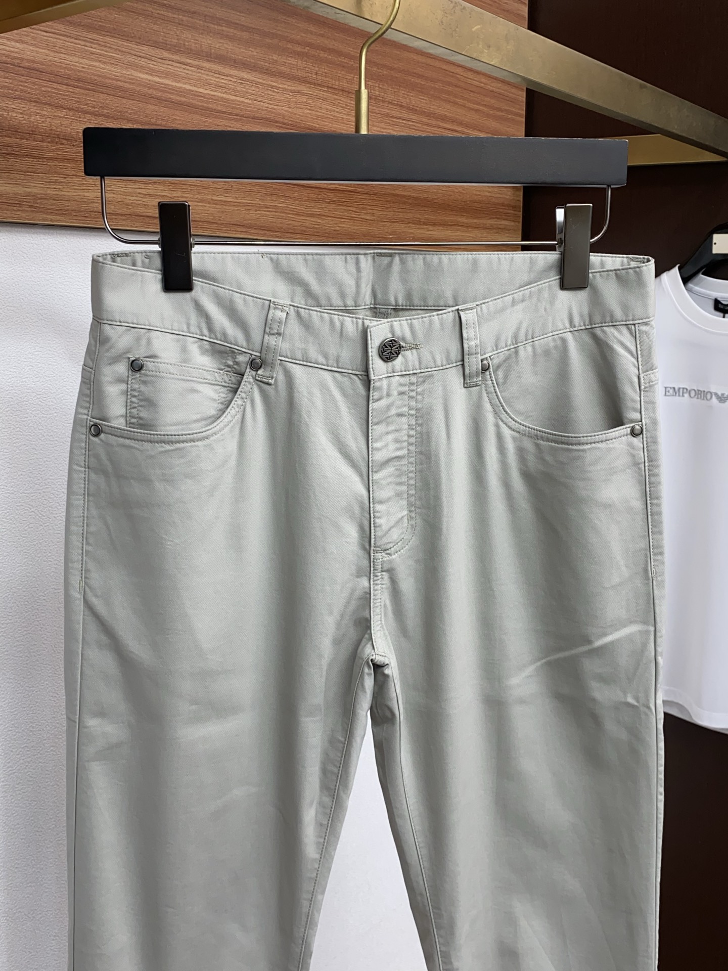 杰尼亚 2026春夏新款 休闲裤 干净利落剪裁，都市风十足 采用精纺面料手感软糯干爽，上身效果挺括有型。