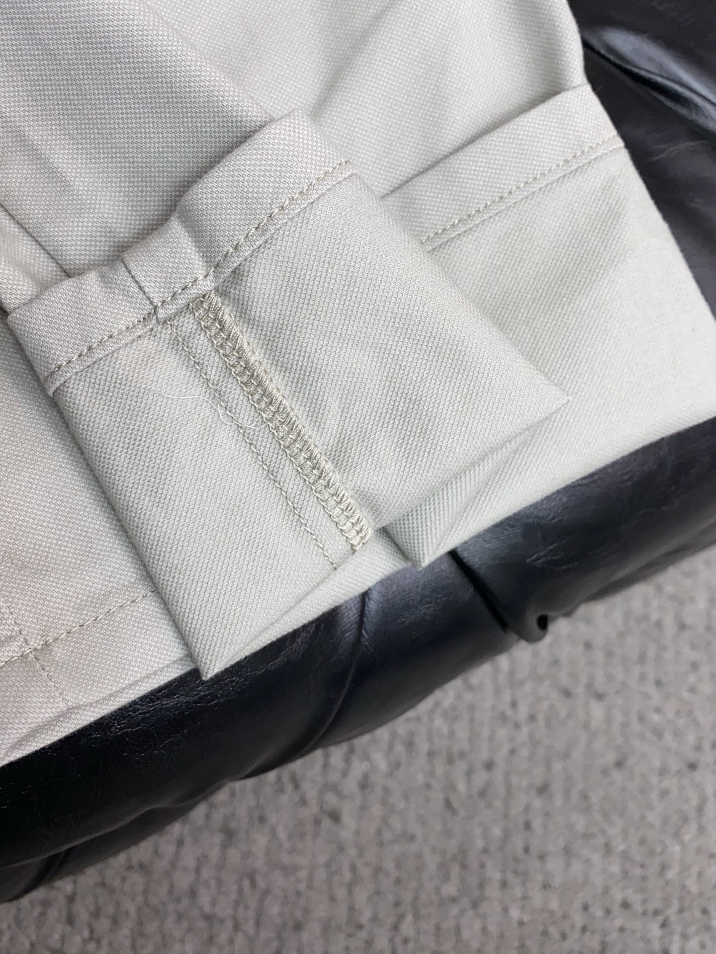 杰尼亚 2026春夏新款 休闲裤 干净利落剪裁，都市风十足 采用精纺面料手感软糯干爽，上身效果挺括有型。