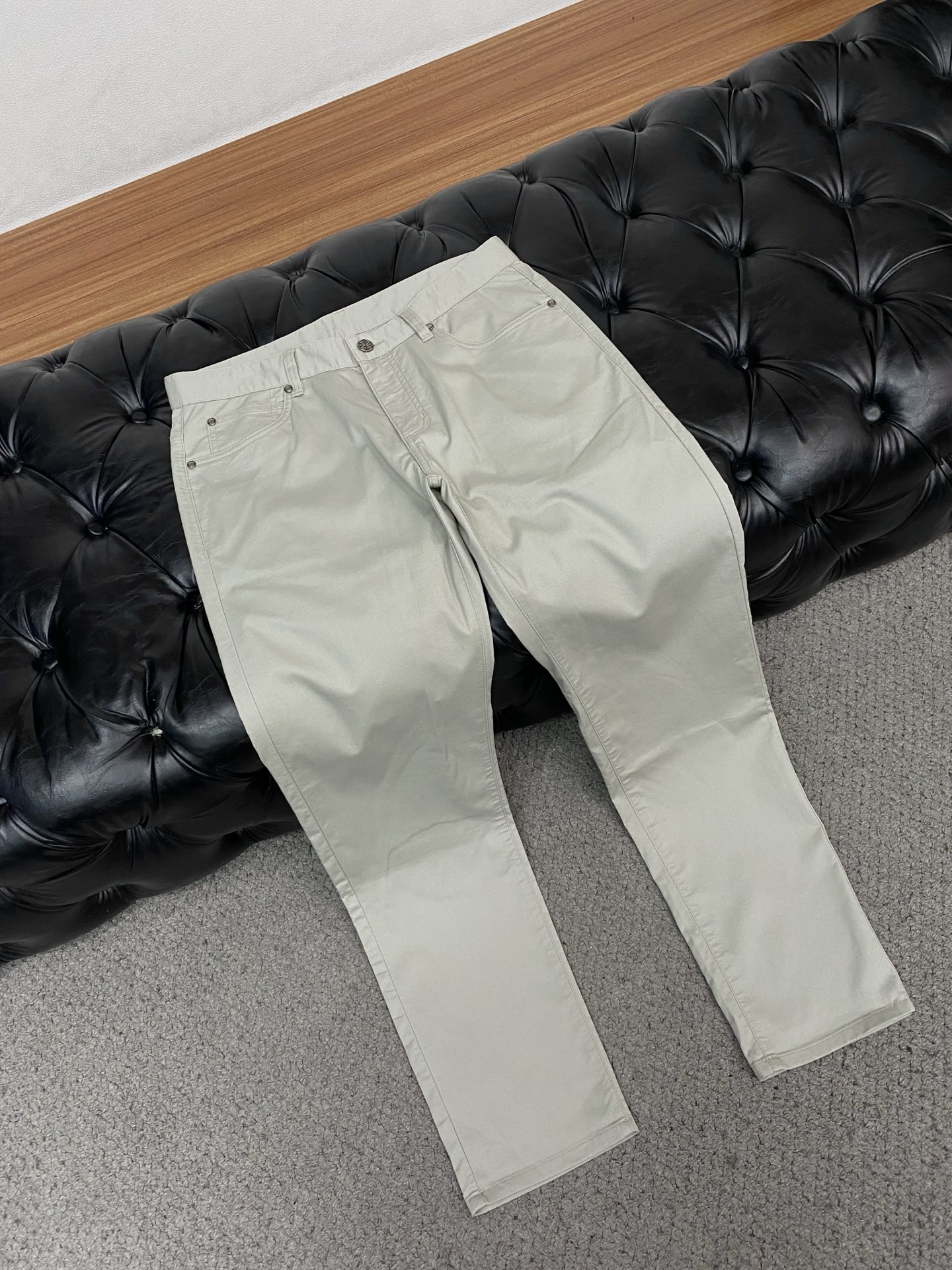 杰尼亚 2026春夏新款 休闲裤 干净利落剪裁，都市风十足 采用精纺面料手感软糯干爽，上身效果挺括有型。