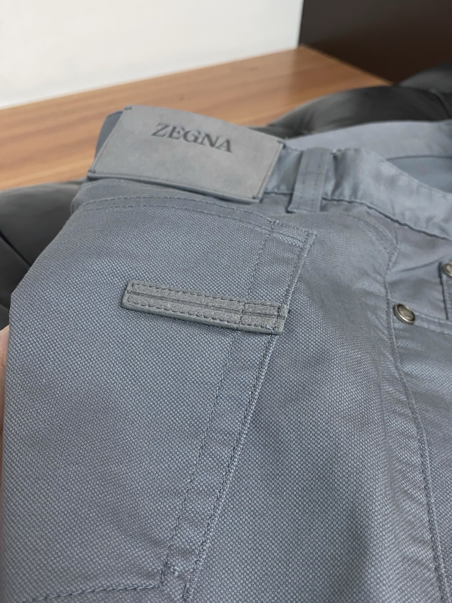 杰尼亚 2026春夏新款 休闲裤 干净利落剪裁，都市风十足 采用精纺面料手感软糯干爽，上身效果挺括有型。