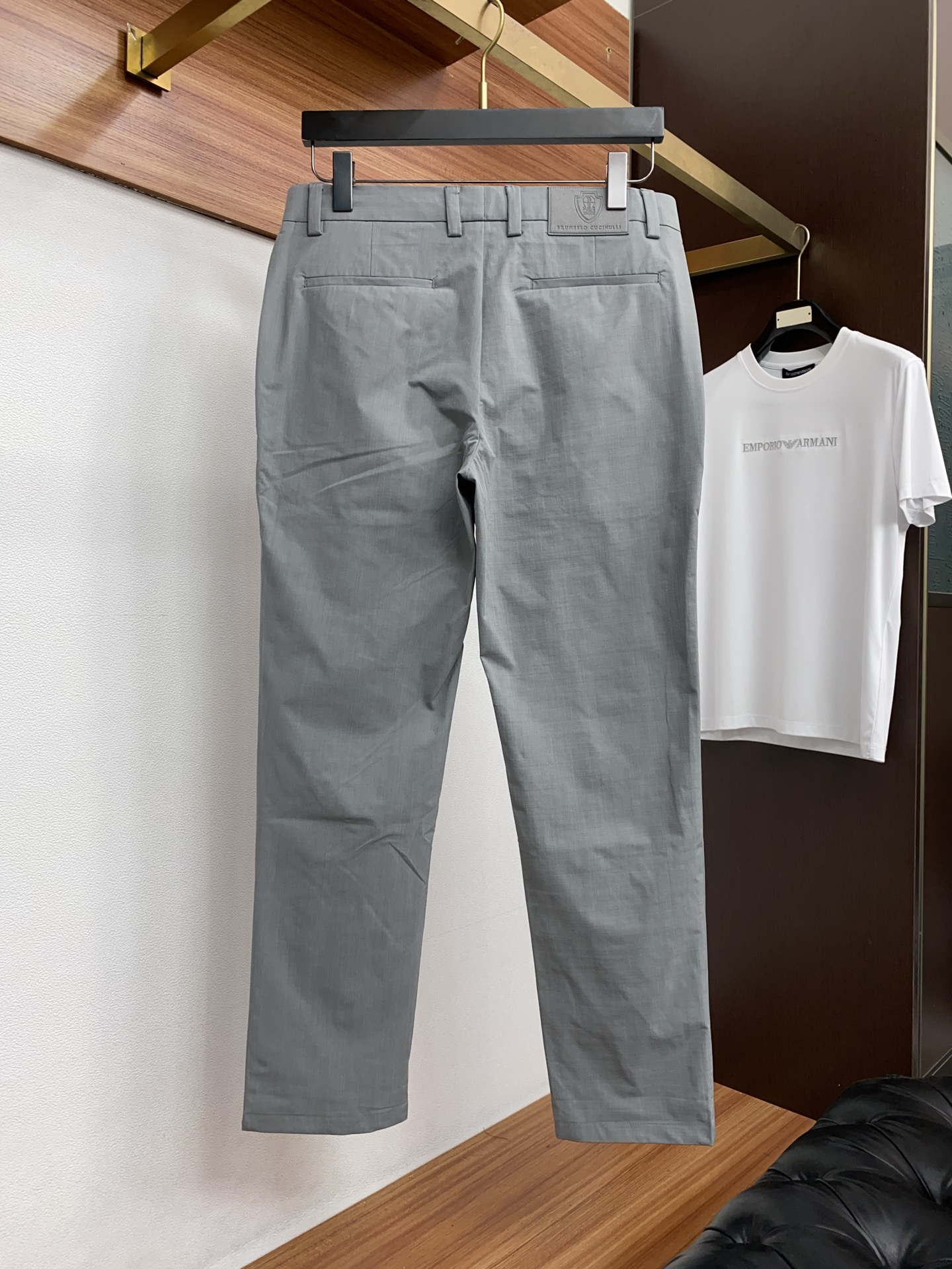 BC 2026春夏新款 休闲裤 干净利落剪裁，都市风十足 采用精纺面料手感软糯干爽，上身效果挺括有型。五