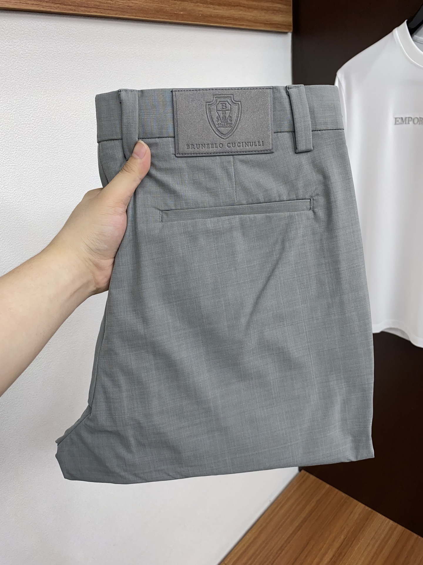 BC 2026春夏新款 休闲裤 干净利落剪裁，都市风十足 采用精纺面料手感软糯干爽，上身效果挺括有型。五