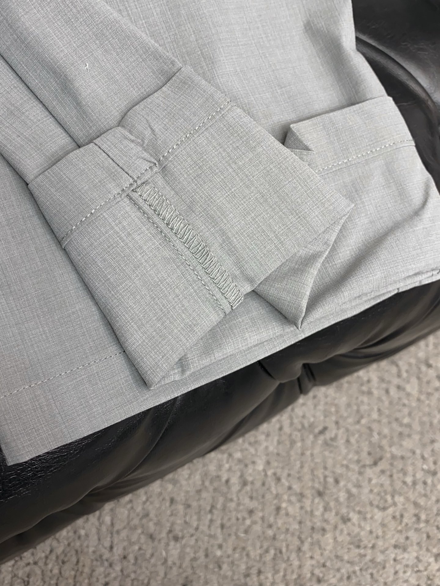 BC 2026春夏新款 休闲裤 干净利落剪裁，都市风十足 采用精纺面料手感软糯干爽，上身效果挺括有型。五