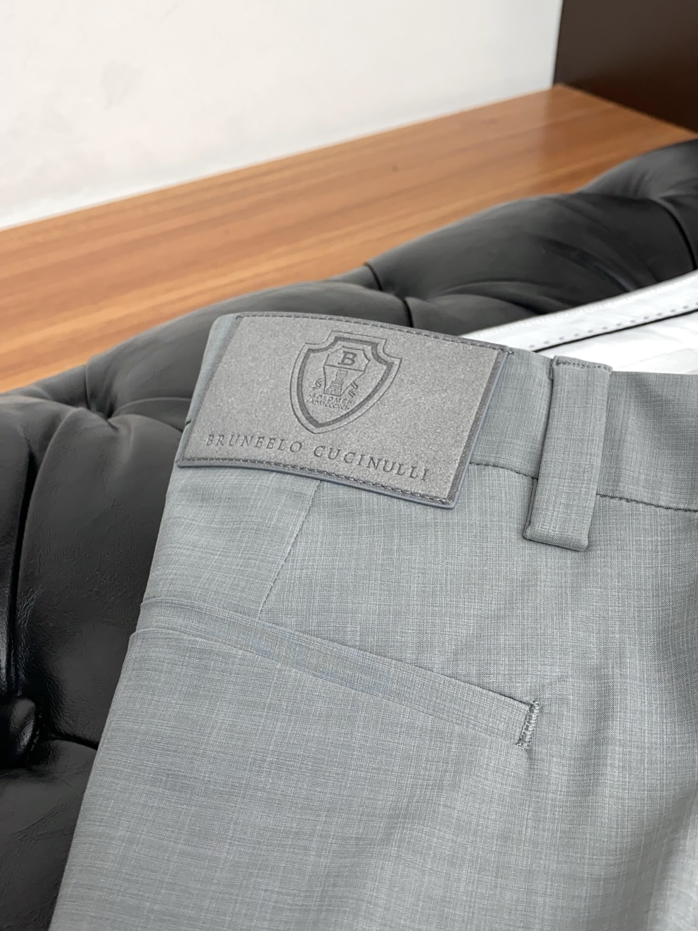 BC 2026春夏新款 休闲裤 干净利落剪裁，都市风十足 采用精纺面料手感软糯干爽，上身效果挺括有型。五