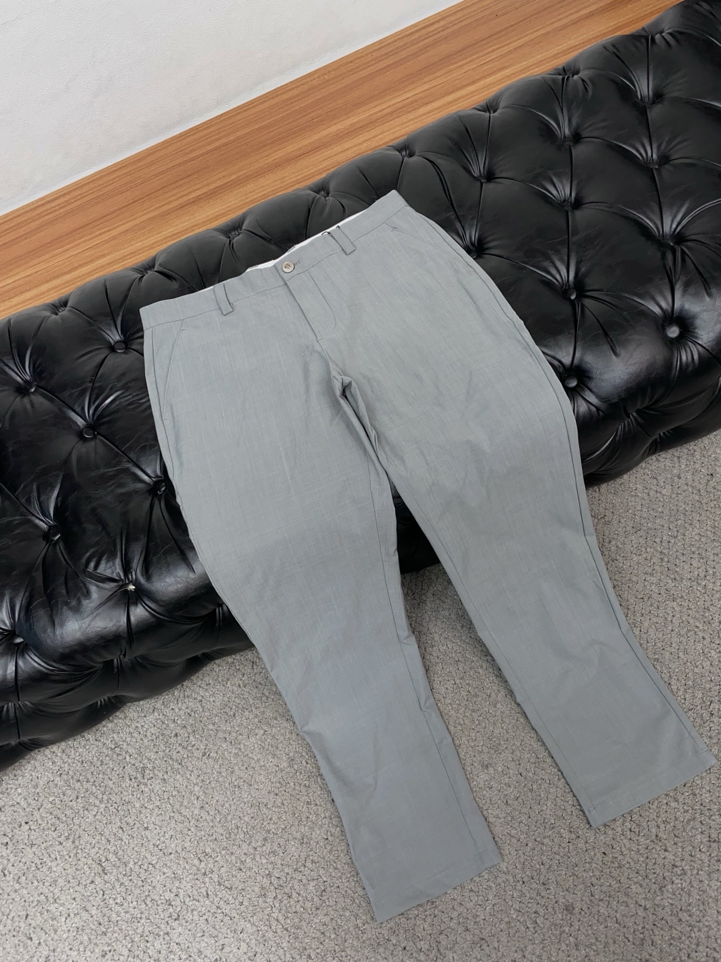 BC 2026春夏新款 休闲裤 干净利落剪裁，都市风十足 采用精纺面料手感软糯干爽，上身效果挺括有型。五