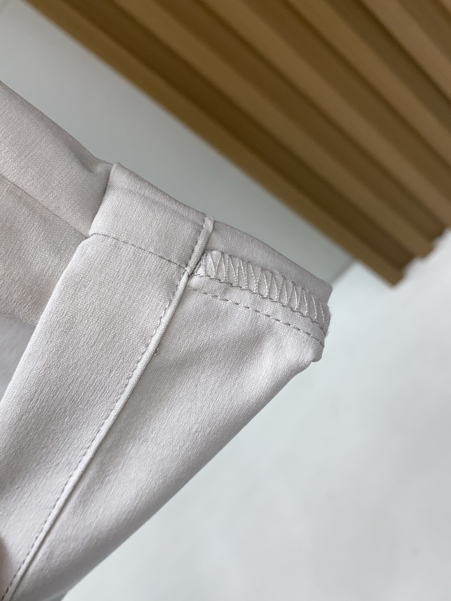 BC 2026春夏新款 休闲裤 干净利落剪裁，都市风十足 采用精纺面料手感软糯干爽，上身效果挺括有型。五