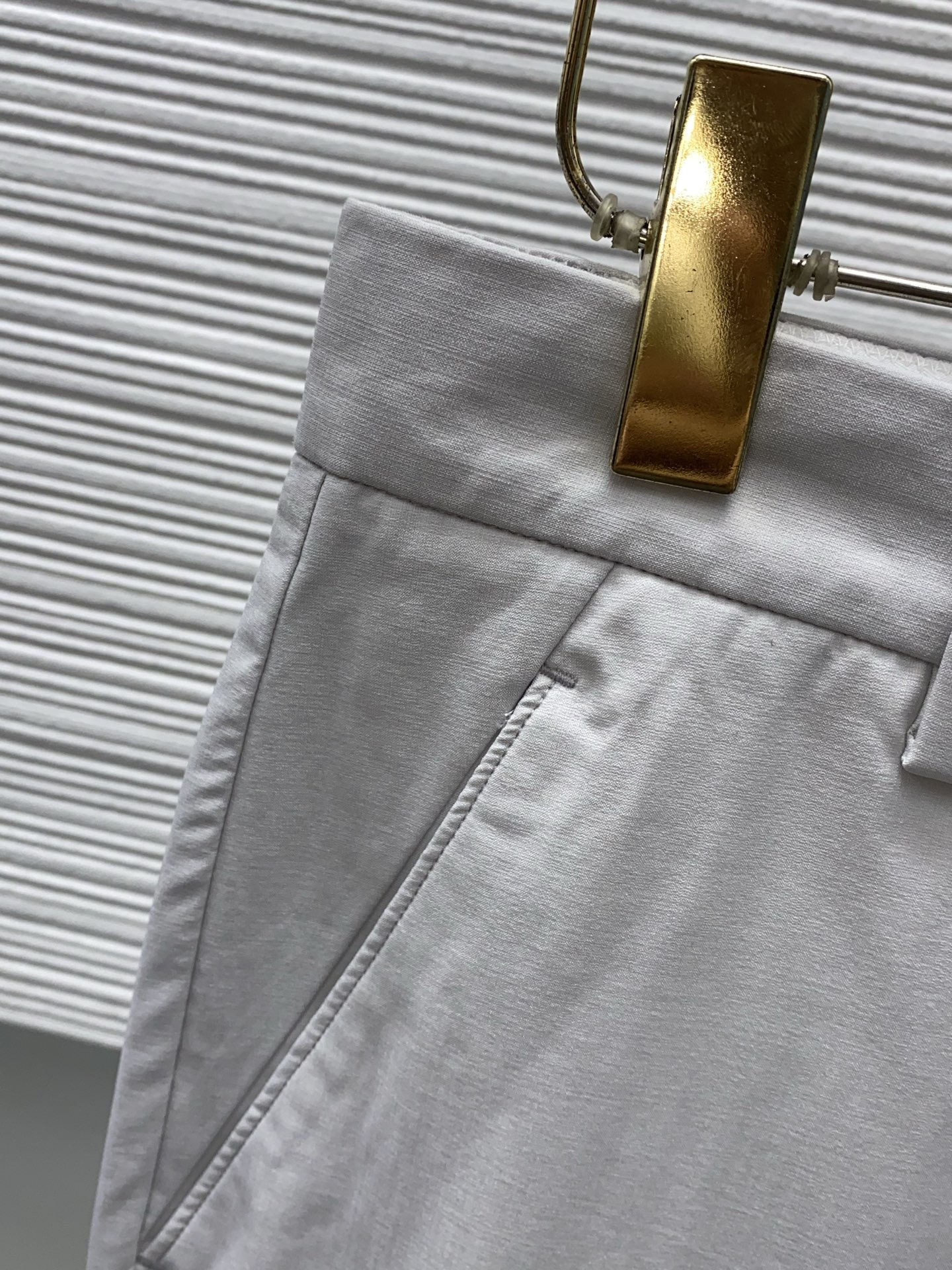 BC 2026春夏新款 休闲裤 干净利落剪裁，都市风十足 采用精纺面料手感软糯干爽，上身效果挺括有型。五