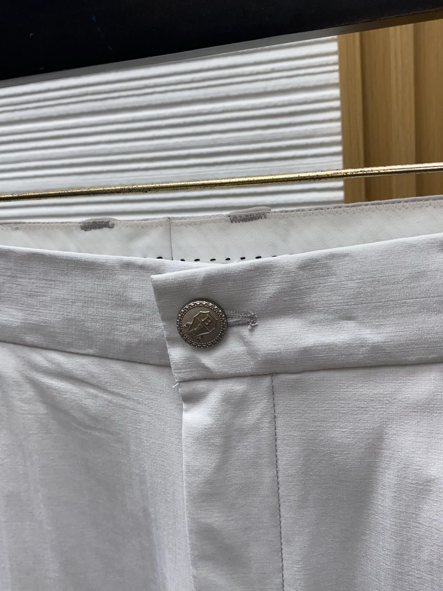 BC 2026春夏新款 休闲裤 干净利落剪裁，都市风十足 采用精纺面料手感软糯干爽，上身效果挺括有型。五