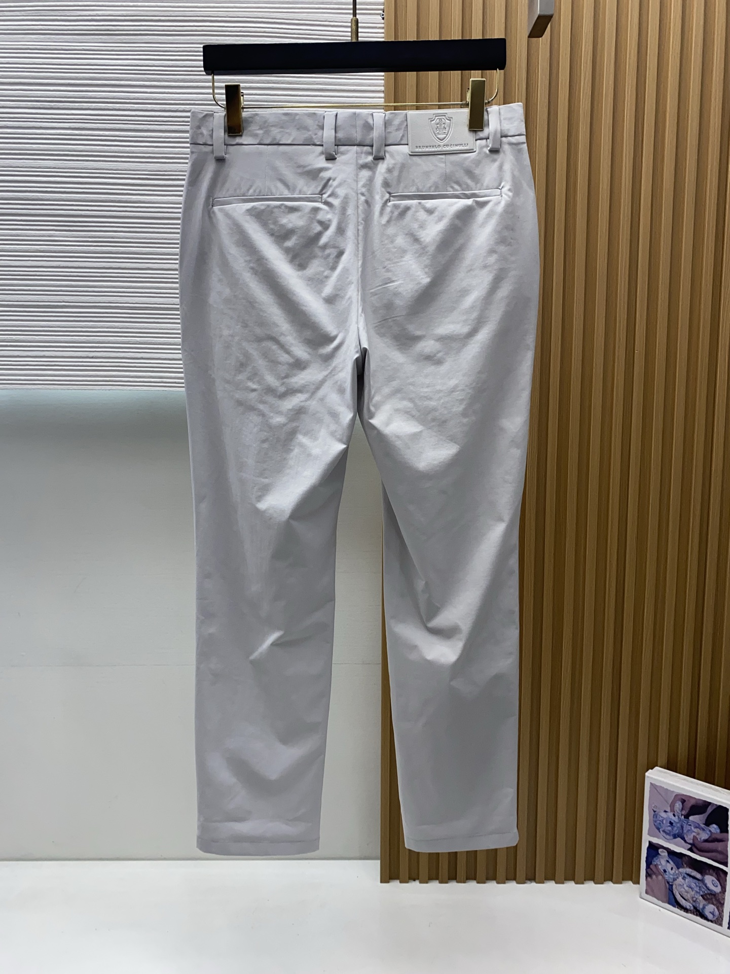 BC 2026春夏新款 休闲裤 干净利落剪裁，都市风十足 采用精纺面料手感软糯干爽，上身效果挺括有型。五