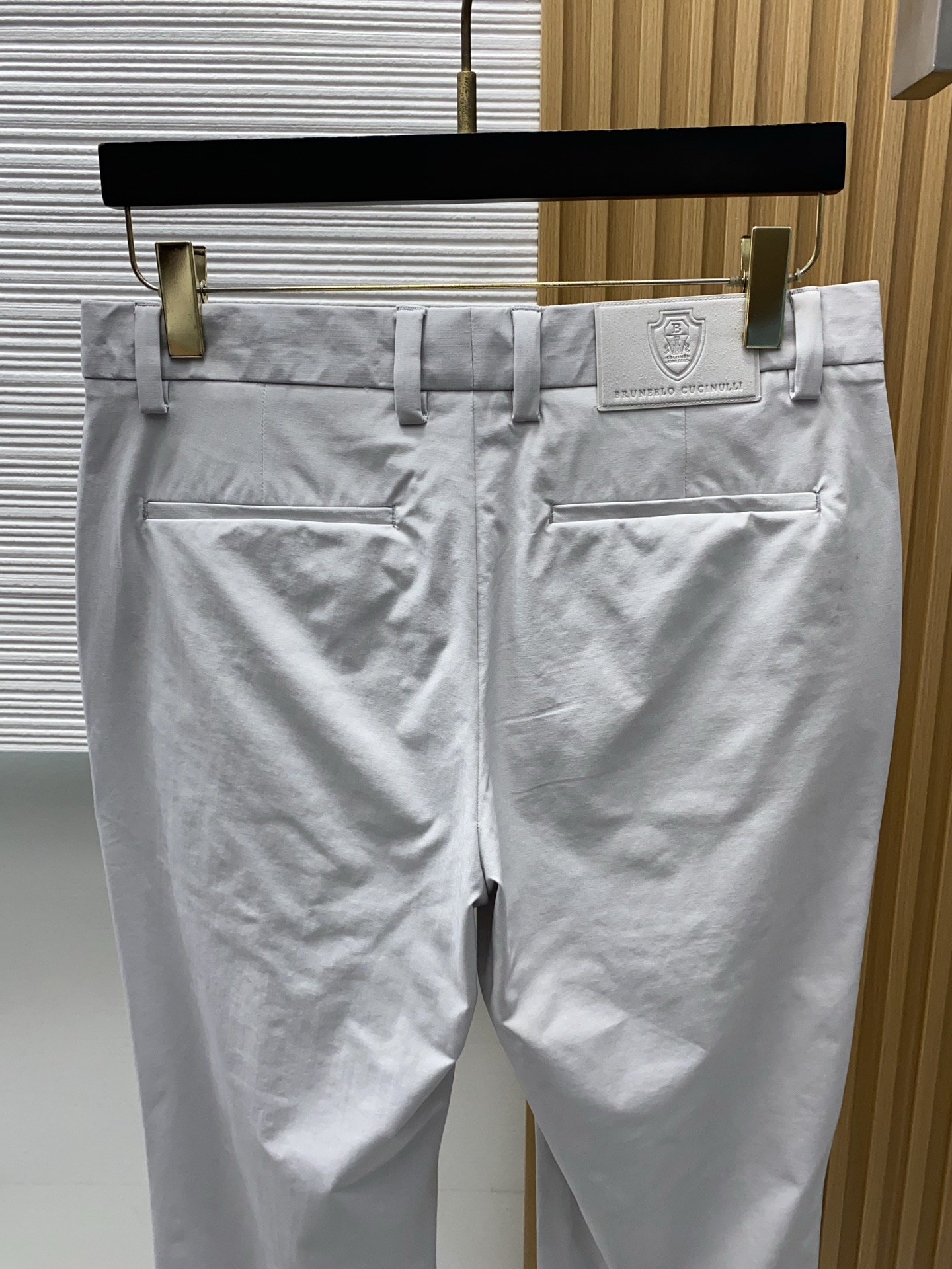 BC 2026春夏新款 休闲裤 干净利落剪裁，都市风十足 采用精纺面料手感软糯干爽，上身效果挺括有型。五