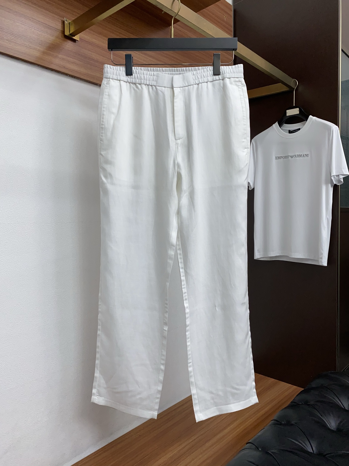 Loro Piana诺悠偏雅 2026春夏新款 麻料休闲裤 干净利落剪裁，都市风十足 采用精纺面料手感软