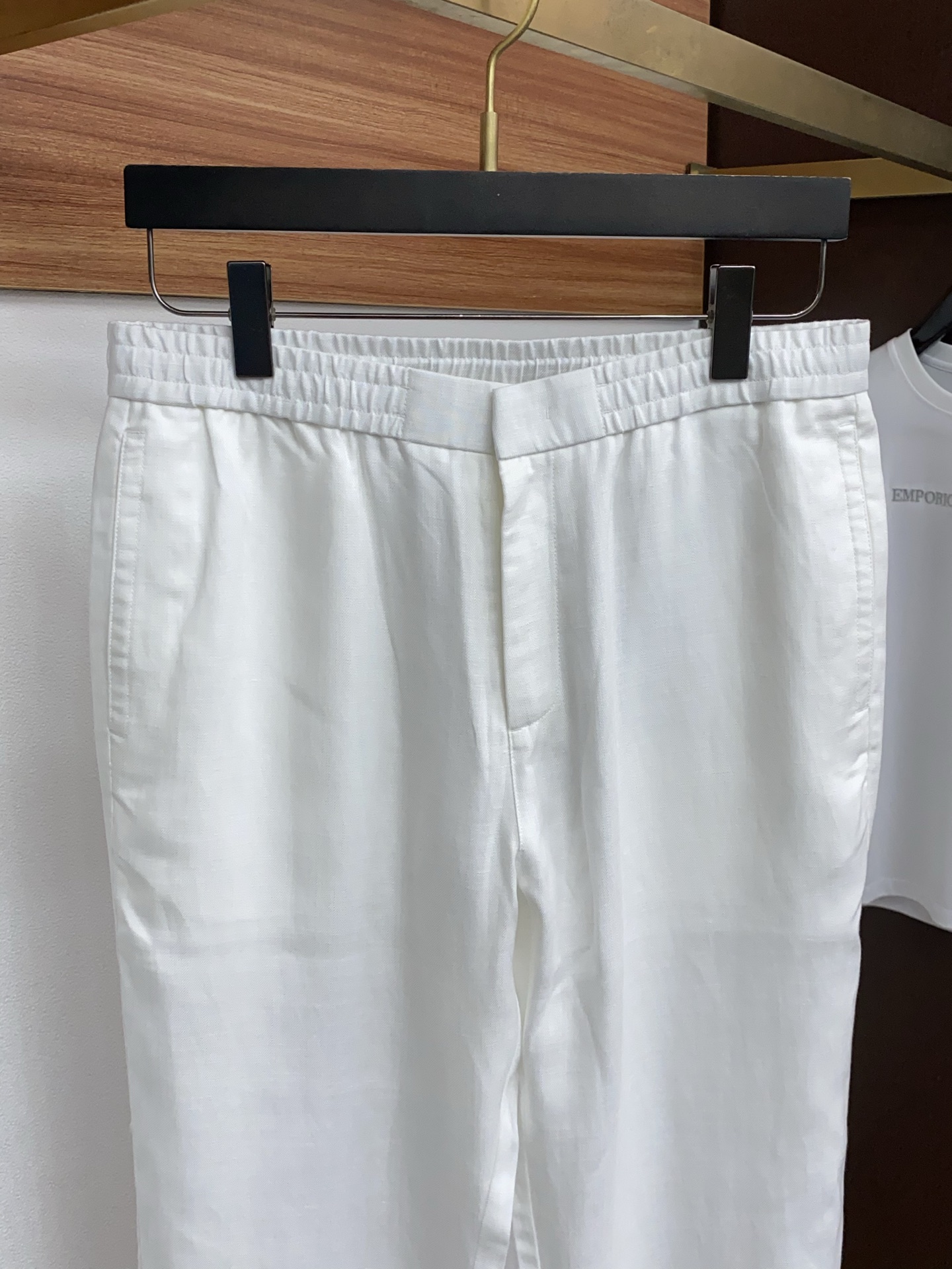 Loro Piana诺悠偏雅 2026春夏新款 麻料休闲裤 干净利落剪裁，都市风十足 采用精纺面料手感软