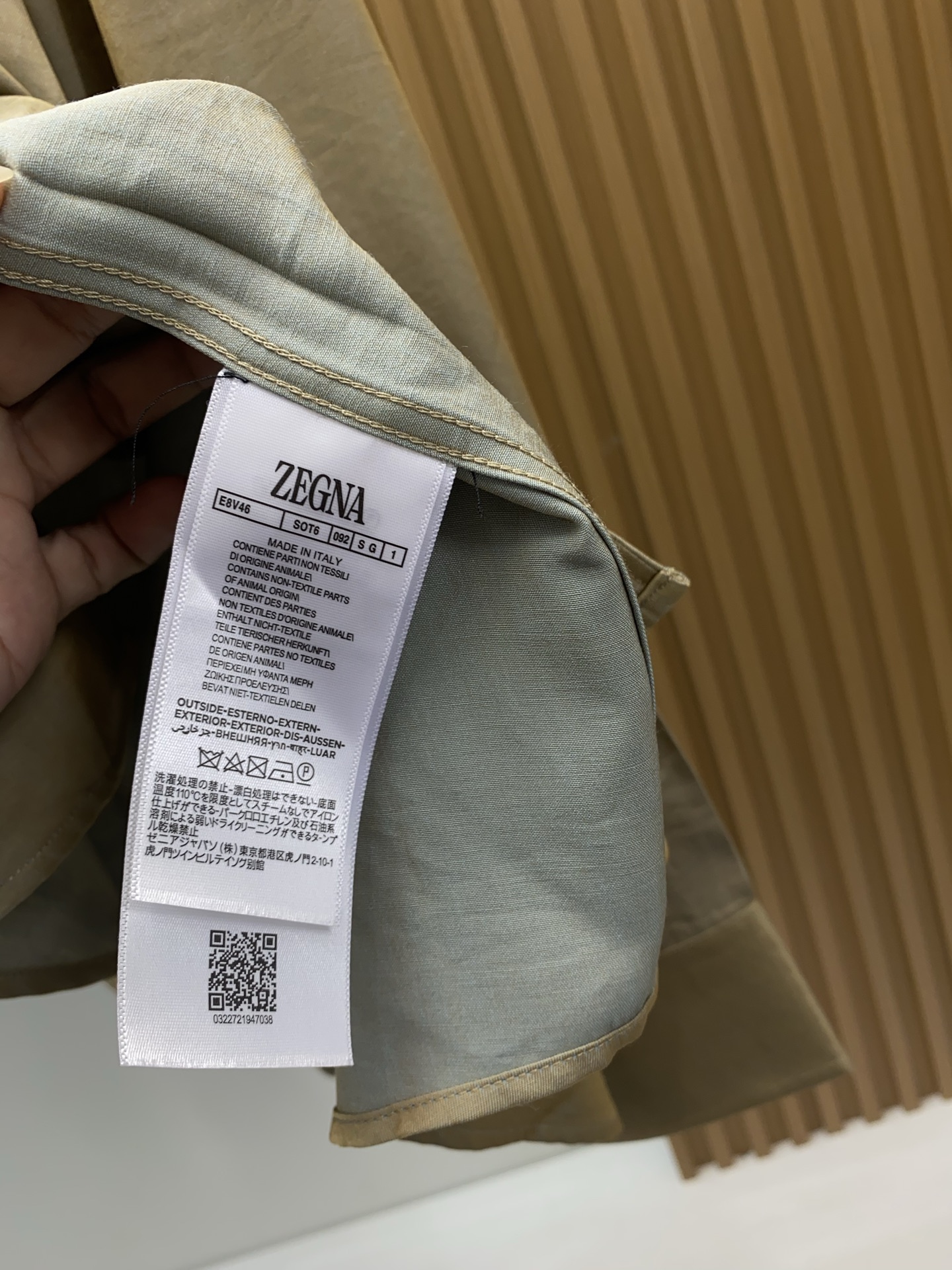 杰尼亚 专柜最新款长袖衬衣，贸易公司渠道稀出，领先官网发售！经典休闲衬衫搭配独特的法式领设计，胸口精字母