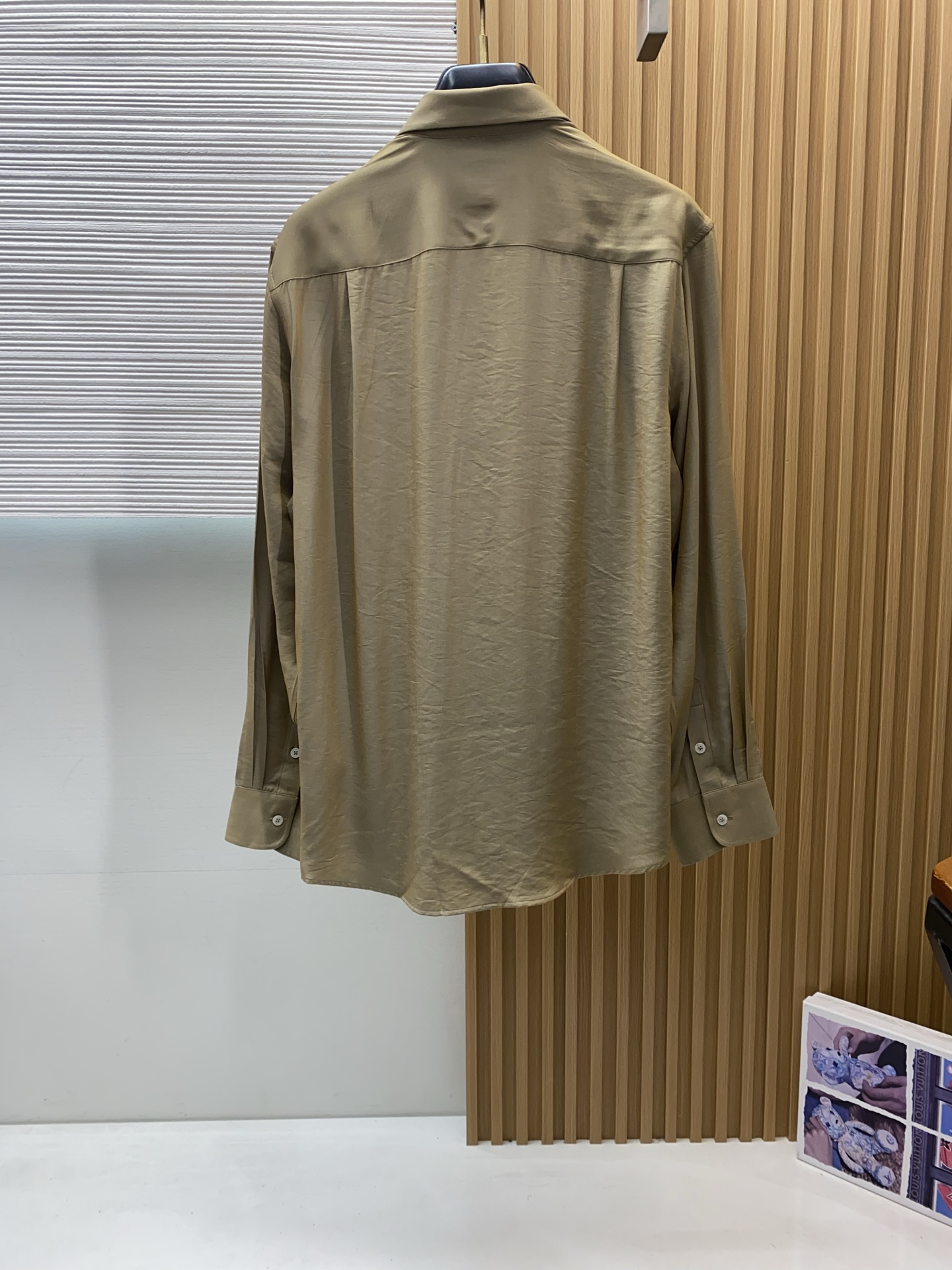 杰尼亚 专柜最新款长袖衬衣，贸易公司渠道稀出，领先官网发售！经典休闲衬衫搭配独特的法式领设计，胸口精字母