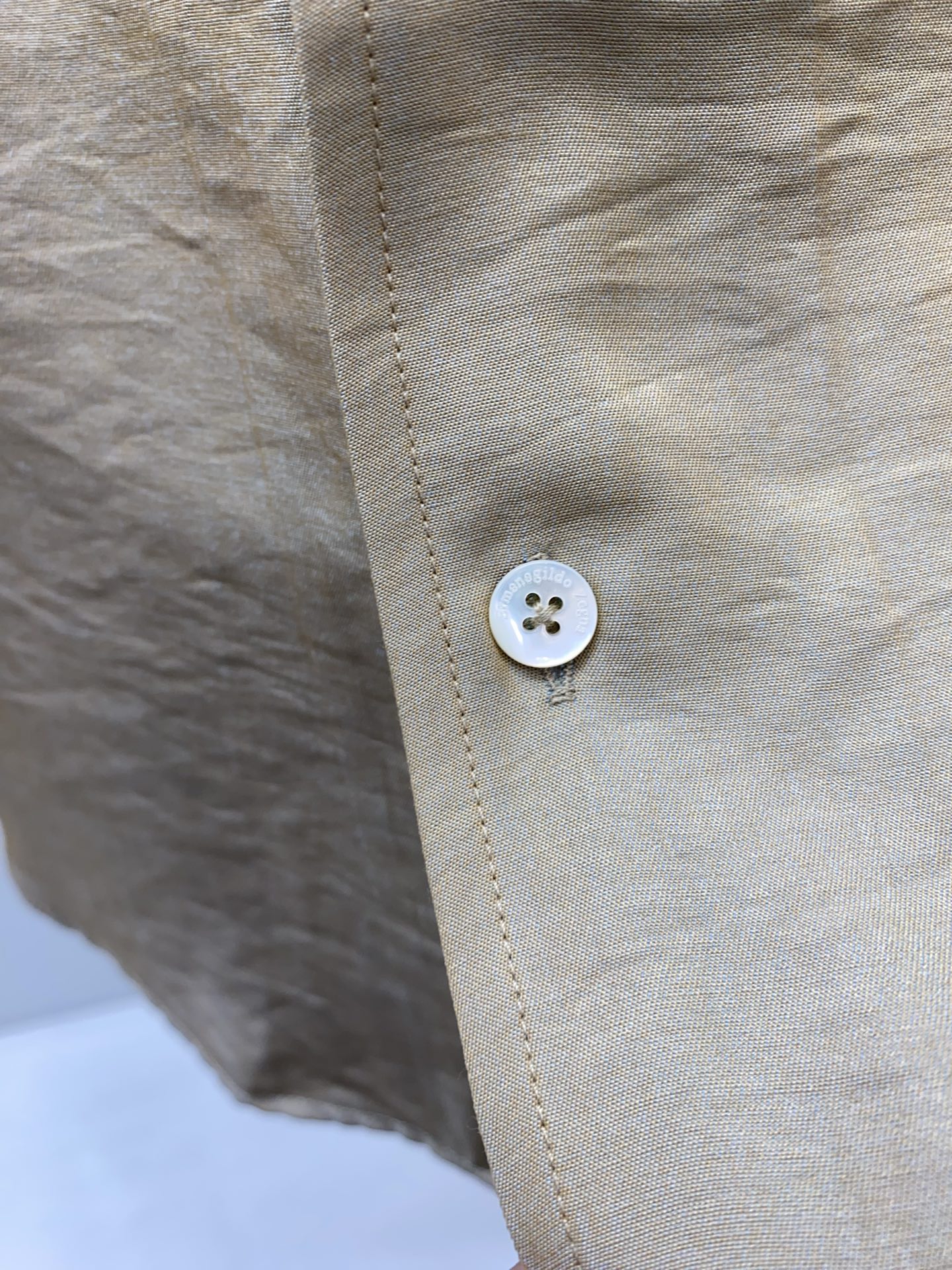 杰尼亚 专柜最新款长袖衬衣，贸易公司渠道稀出，领先官网发售！经典休闲衬衫搭配独特的法式领设计，胸口精字母