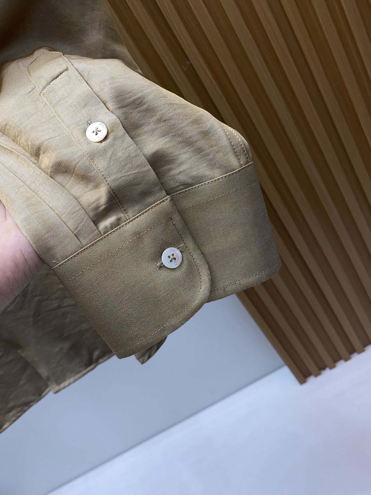 杰尼亚 专柜最新款长袖衬衣，贸易公司渠道稀出，领先官网发售！经典休闲衬衫搭配独特的法式领设计，胸口精字母