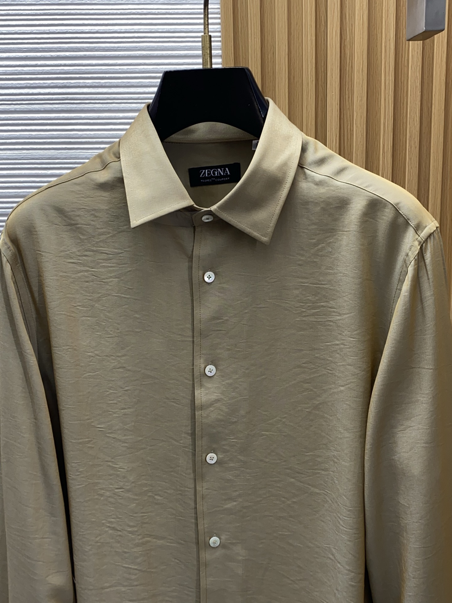 杰尼亚 专柜最新款长袖衬衣，贸易公司渠道稀出，领先官网发售！经典休闲衬衫搭配独特的法式领设计，胸口精字母