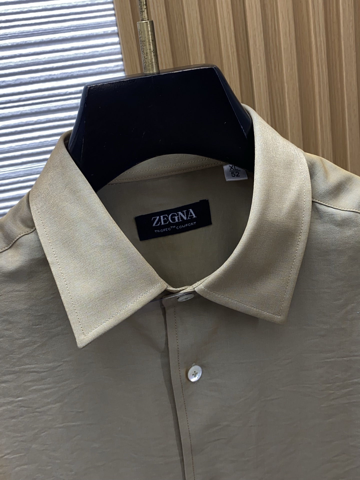 杰尼亚 专柜最新款长袖衬衣，贸易公司渠道稀出，领先官网发售！经典休闲衬衫搭配独特的法式领设计，胸口精字母