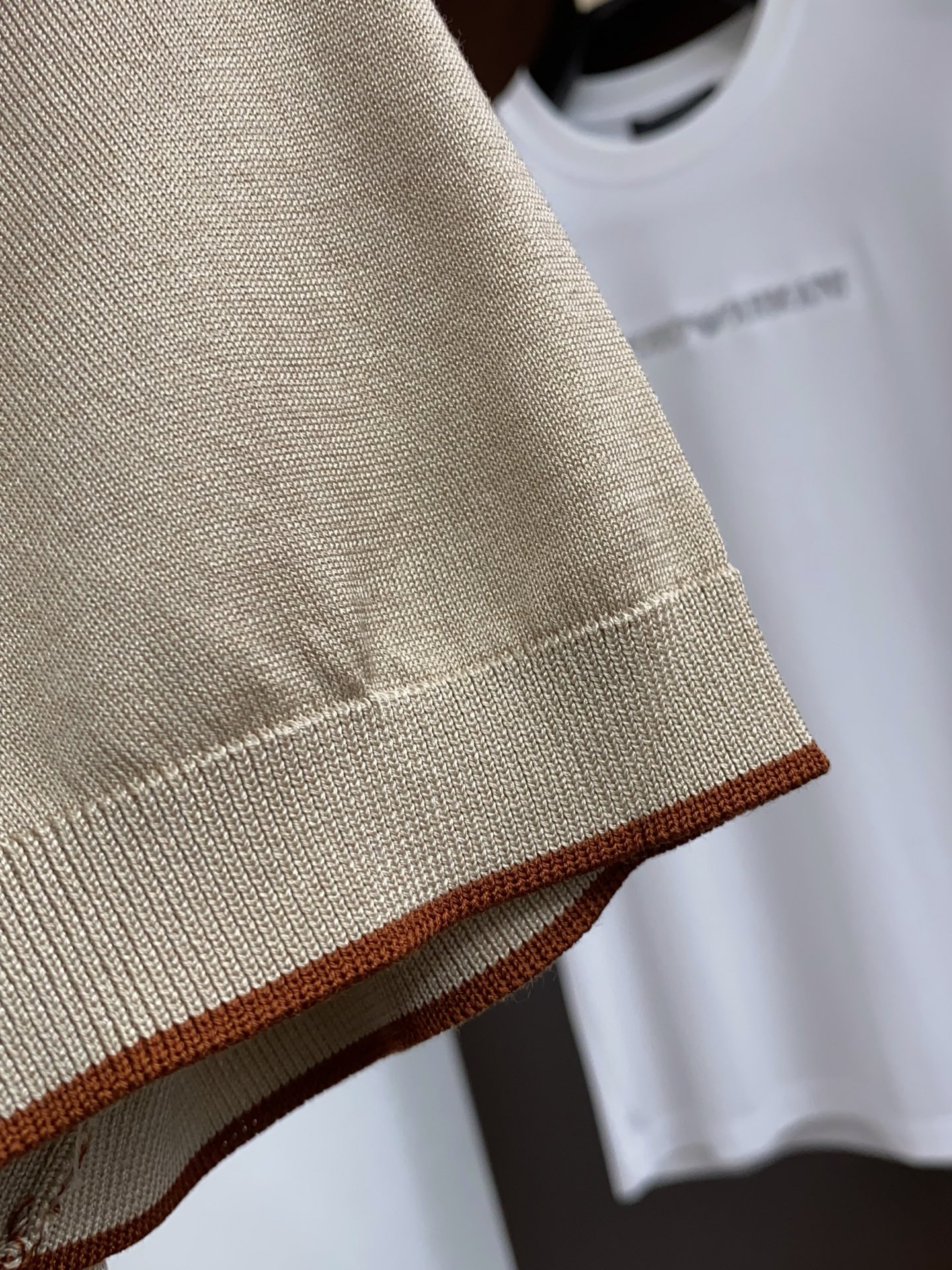 Loro Piana 诺悠翩雅 针织圆领短袖，意大利工艺镌刻的优雅时尚，优质的材质是时尚的基石。这款Po