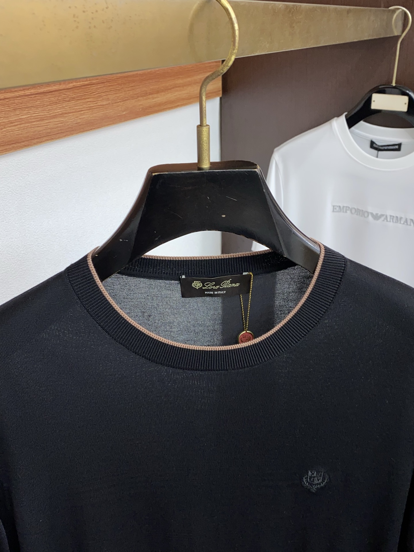 Loro piana 诺悠翩雅 针织圆领短袖，意大利工艺镌刻的优雅时尚，优质的材质是时尚的基石。这款Po