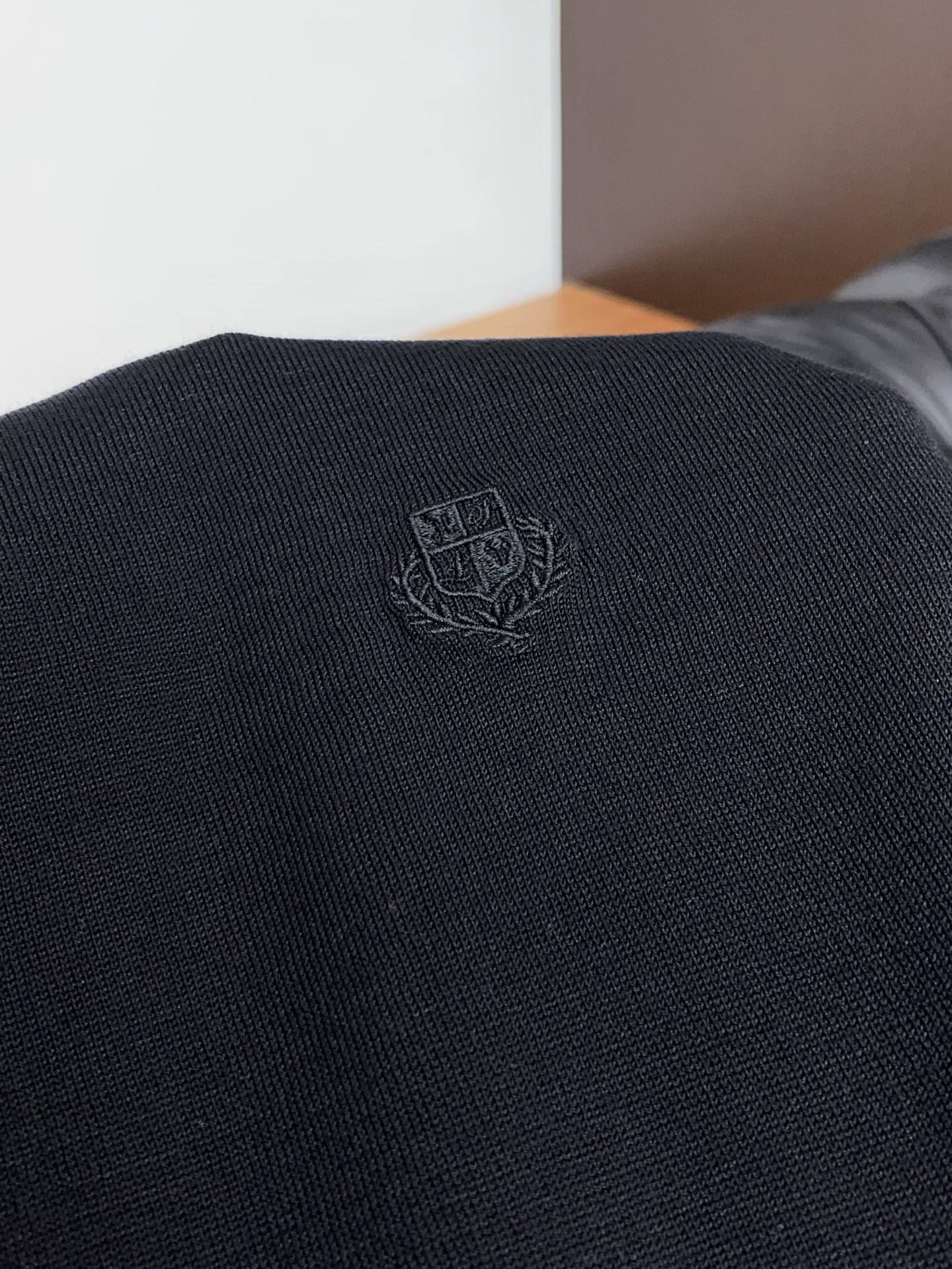 Loro piana 诺悠翩雅 针织圆领短袖，意大利工艺镌刻的优雅时尚，优质的材质是时尚的基石。这款Po