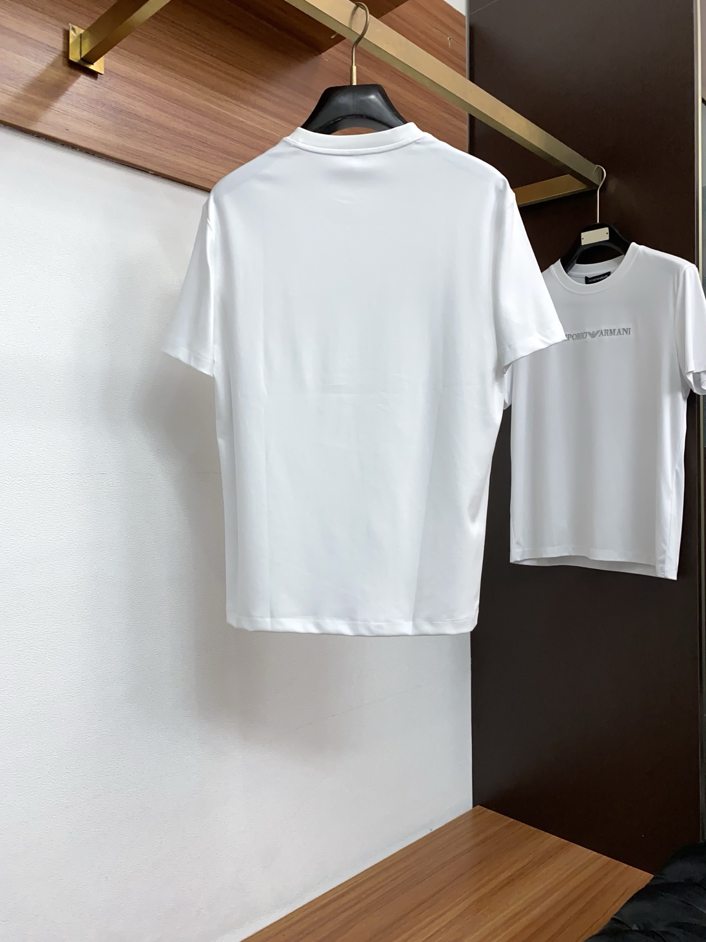 爱马仕 26春夏秀款顶级定制100棉夏装T恤新品柔透、舒适、透气性佳、轻盈有垂感、四重纤维构造使得面料不