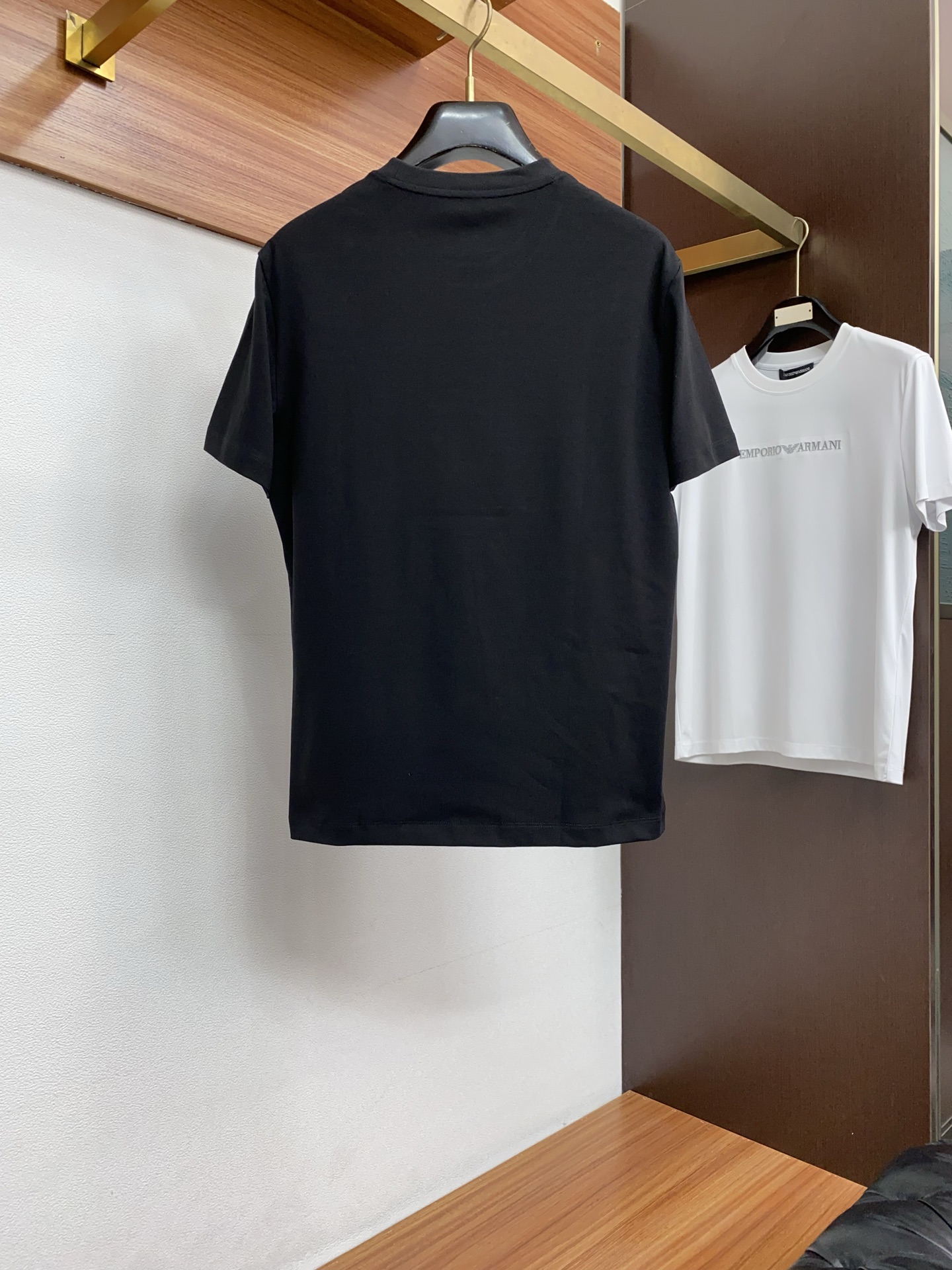 爱马仕26春夏秀款顶级定制100棉夏装T恤新品柔透、舒适、透气性佳、轻盈有垂感、四重纤维构造使得面料不容