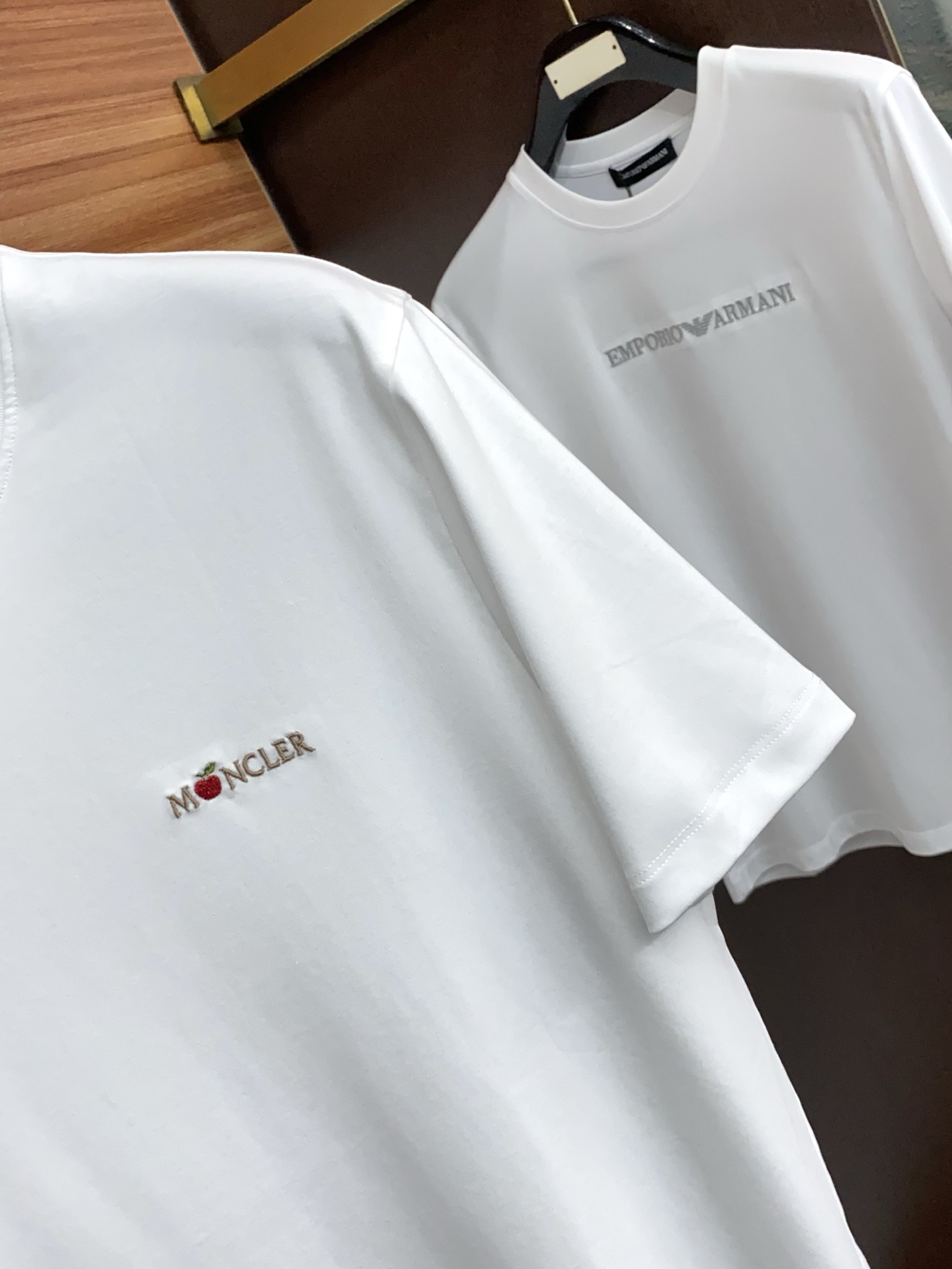 蒙口 26春夏秀款顶级定制100棉夏装T恤新品柔透、舒适、透气性佳、轻盈有垂感、四重纤维构造使得面料不容