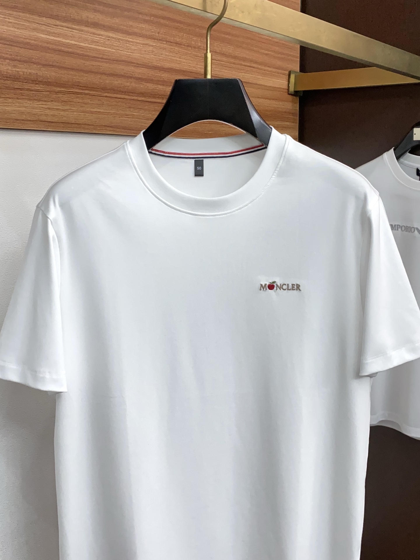 蒙口 26春夏秀款顶级定制100棉夏装T恤新品柔透、舒适、透气性佳、轻盈有垂感、四重纤维构造使得面料不容