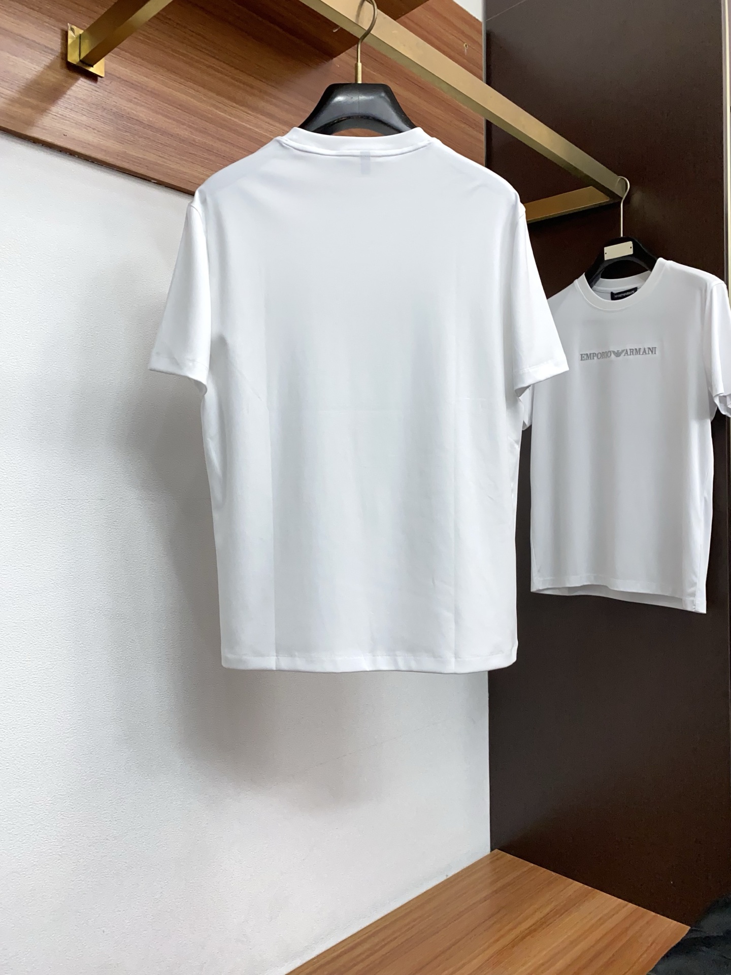 蒙口 26春夏秀款顶级定制100棉夏装T恤新品柔透、舒适、透气性佳、轻盈有垂感、四重纤维构造使得面料不容