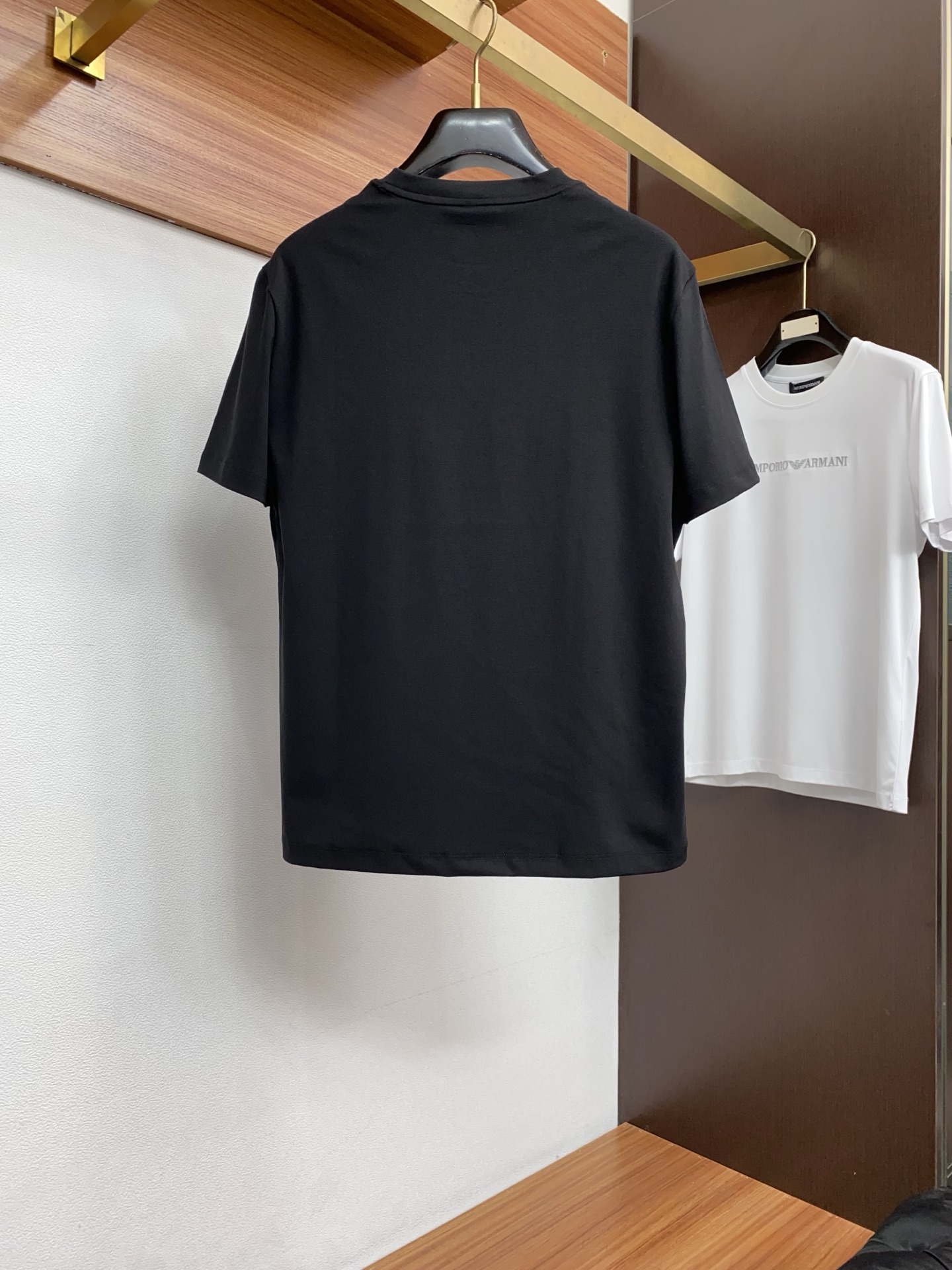 蒙口 26春夏秀款顶级定制100棉夏装T恤新品柔透、舒适、透气性佳、轻盈有垂感、四重纤维构造使得面料不容