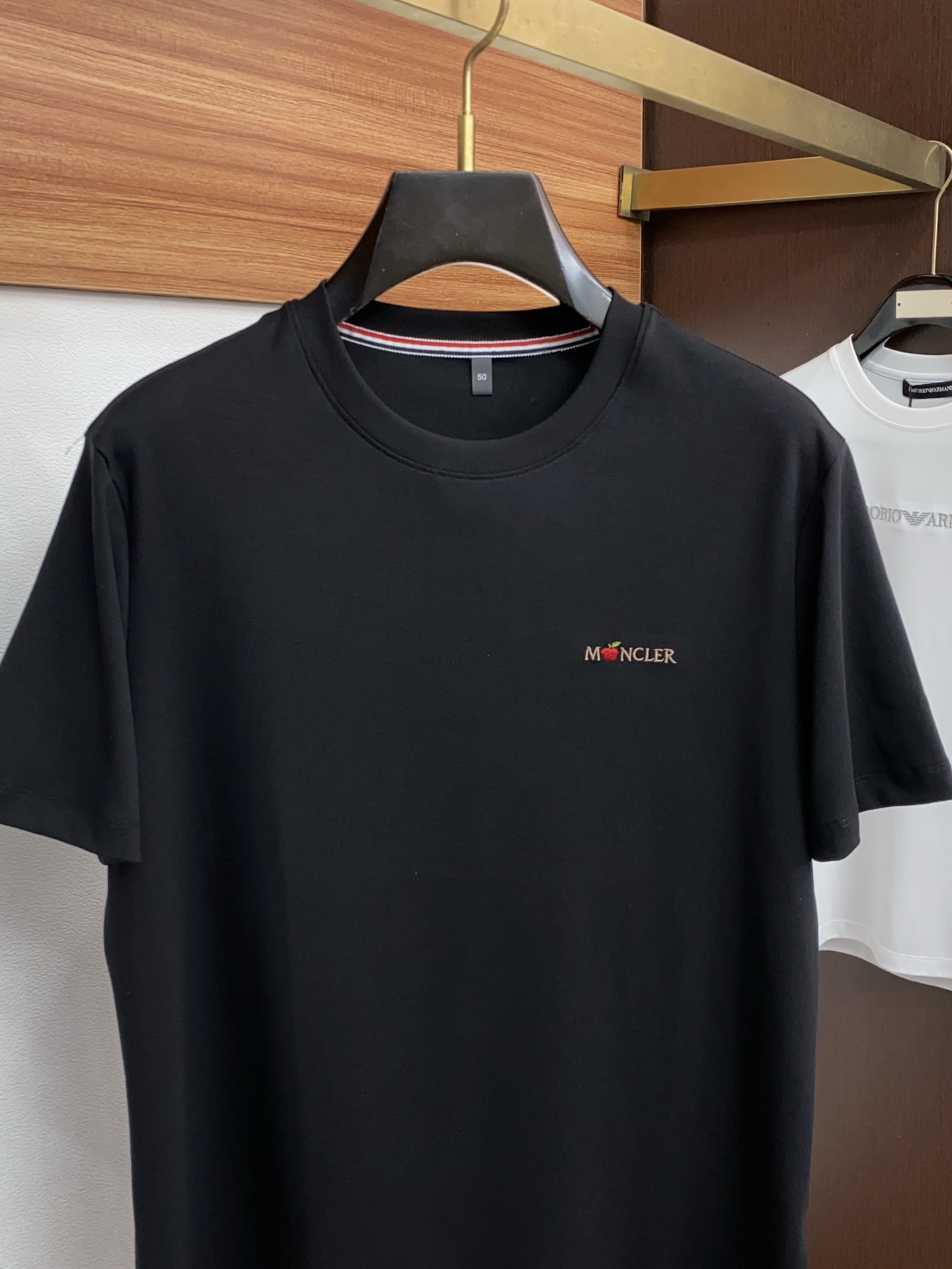 蒙口 26春夏秀款顶级定制100棉夏装T恤新品柔透、舒适、透气性佳、轻盈有垂感、四重纤维构造使得面料不容