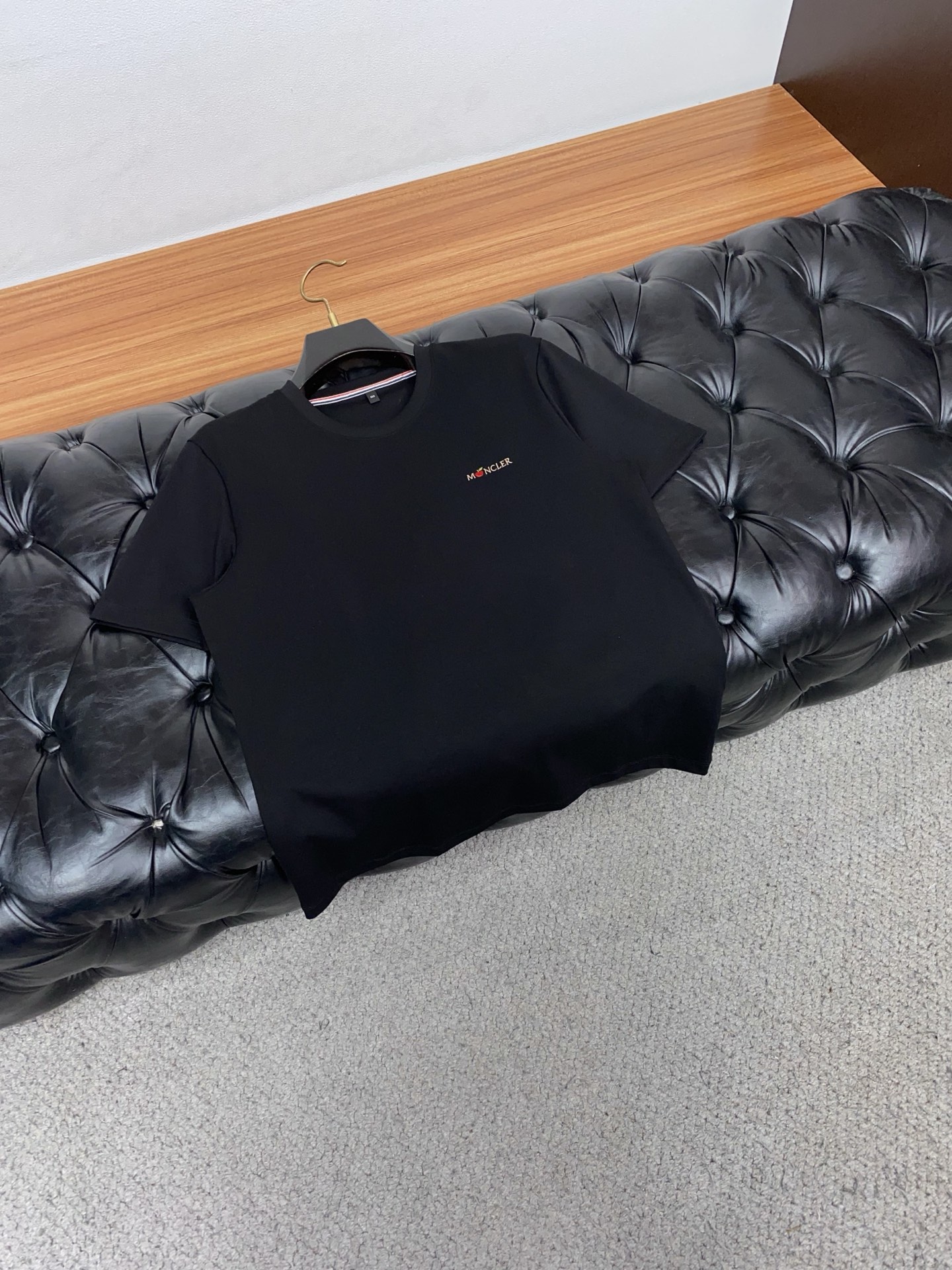 蒙口 26春夏秀款顶级定制100棉夏装T恤新品柔透、舒适、透气性佳、轻盈有垂感、四重纤维构造使得面料不容