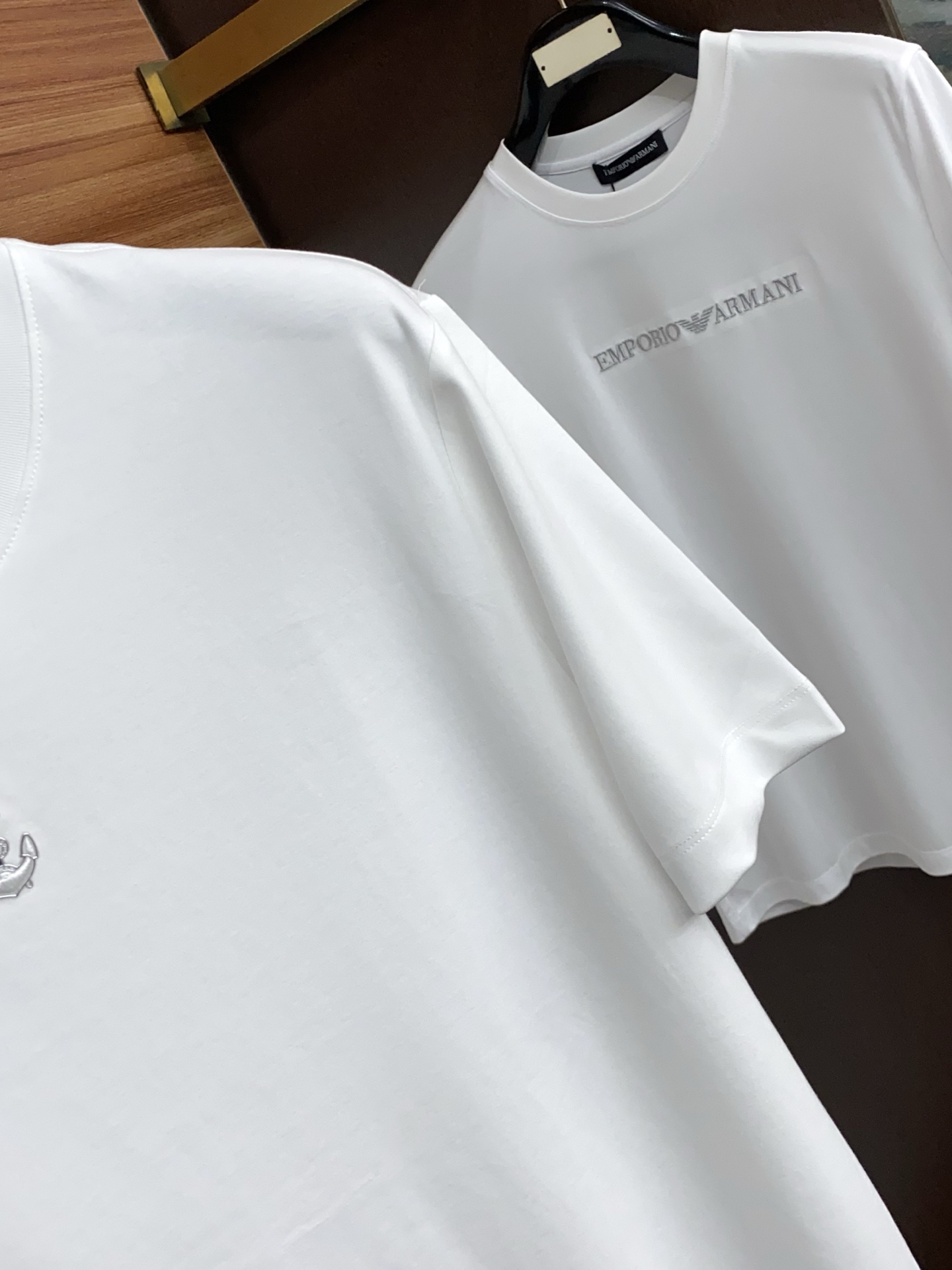 TB 26春夏秀款顶级定制100棉夏装T恤新品柔透、舒适、透气性佳、轻盈有垂感、四重纤维构造使得面料不容