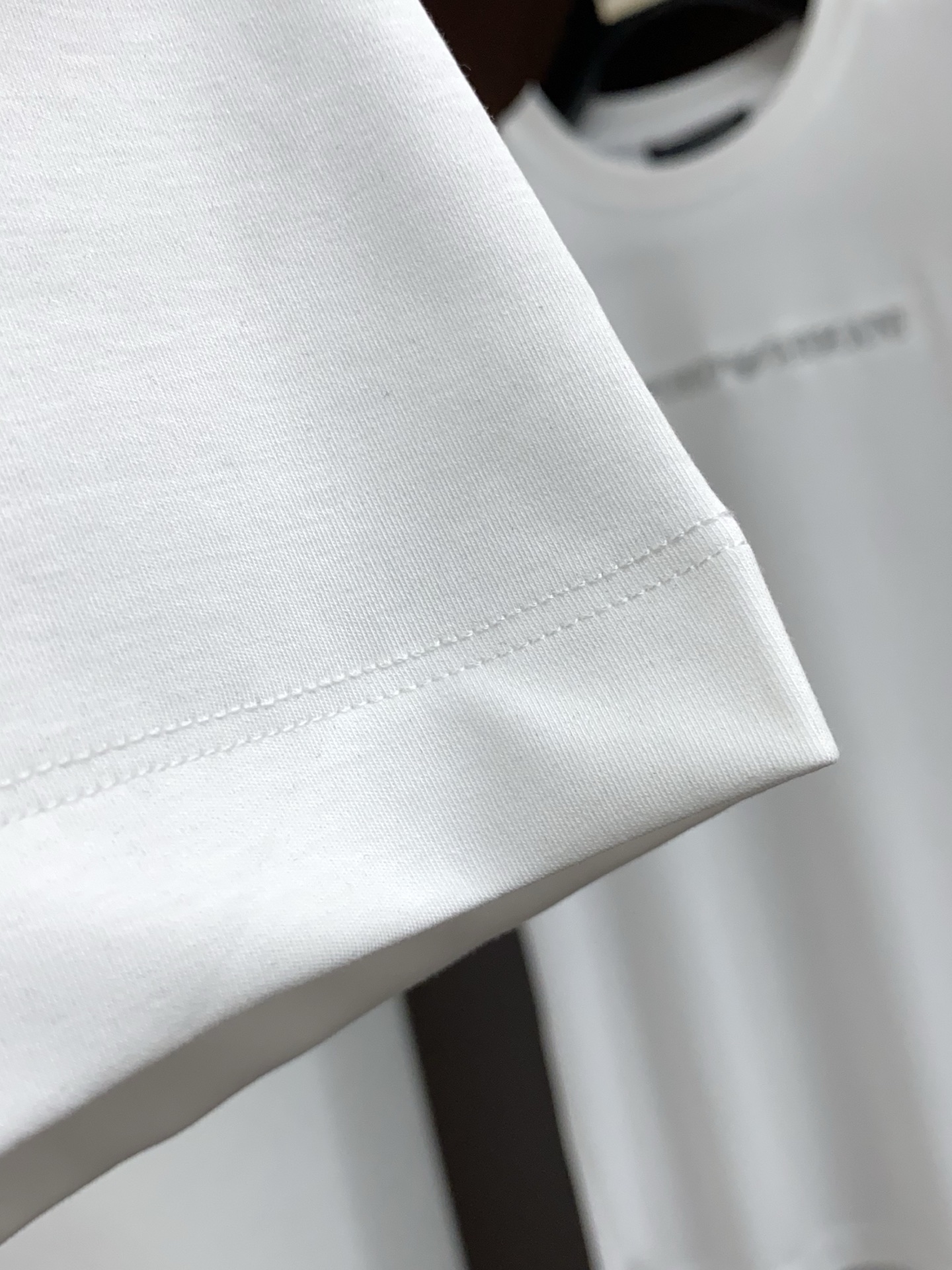 TB 26春夏秀款顶级定制100棉夏装T恤新品柔透、舒适、透气性佳、轻盈有垂感、四重纤维构造使得面料不容