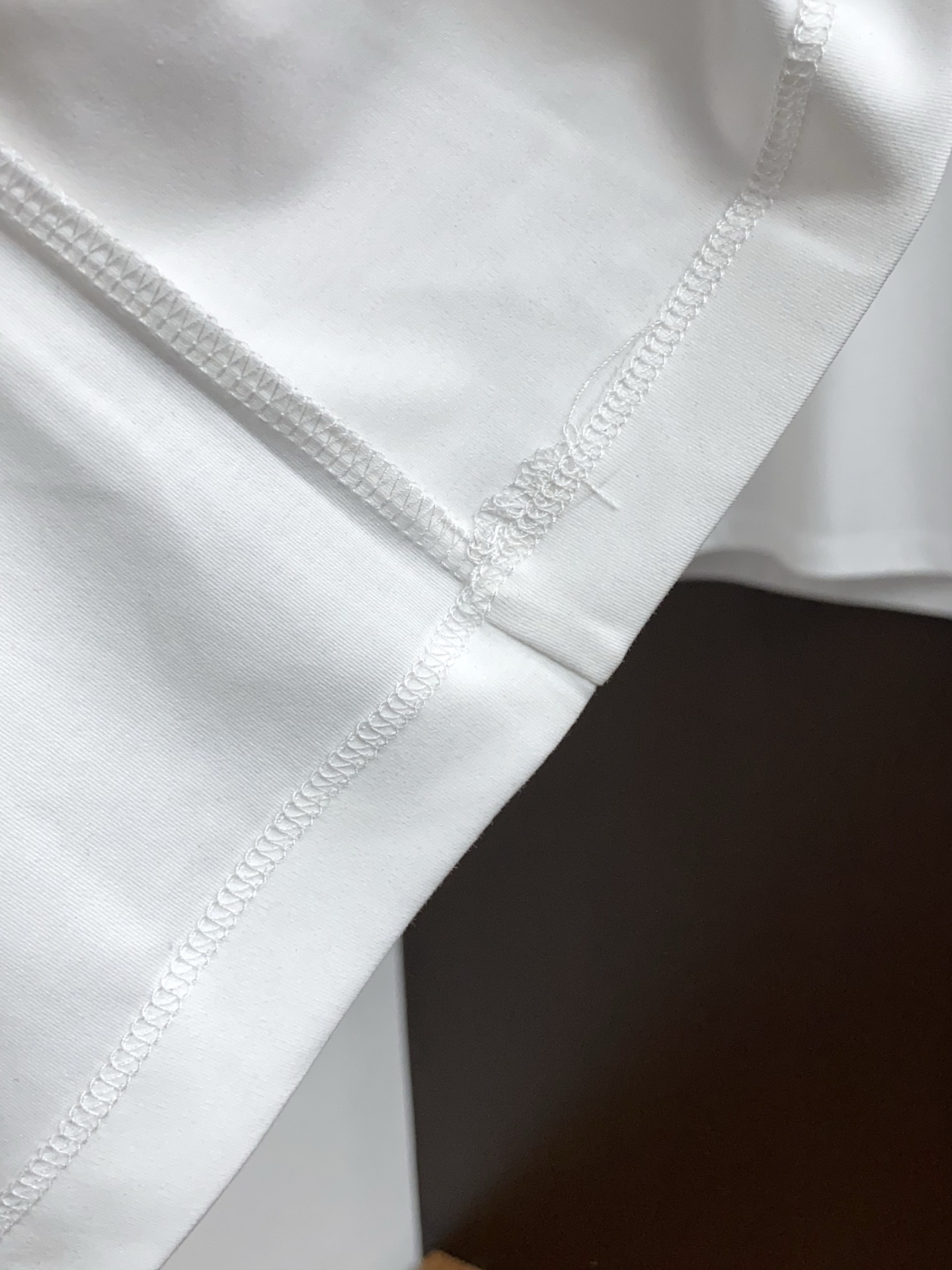 TB 26春夏秀款顶级定制100棉夏装T恤新品柔透、舒适、透气性佳、轻盈有垂感、四重纤维构造使得面料不容