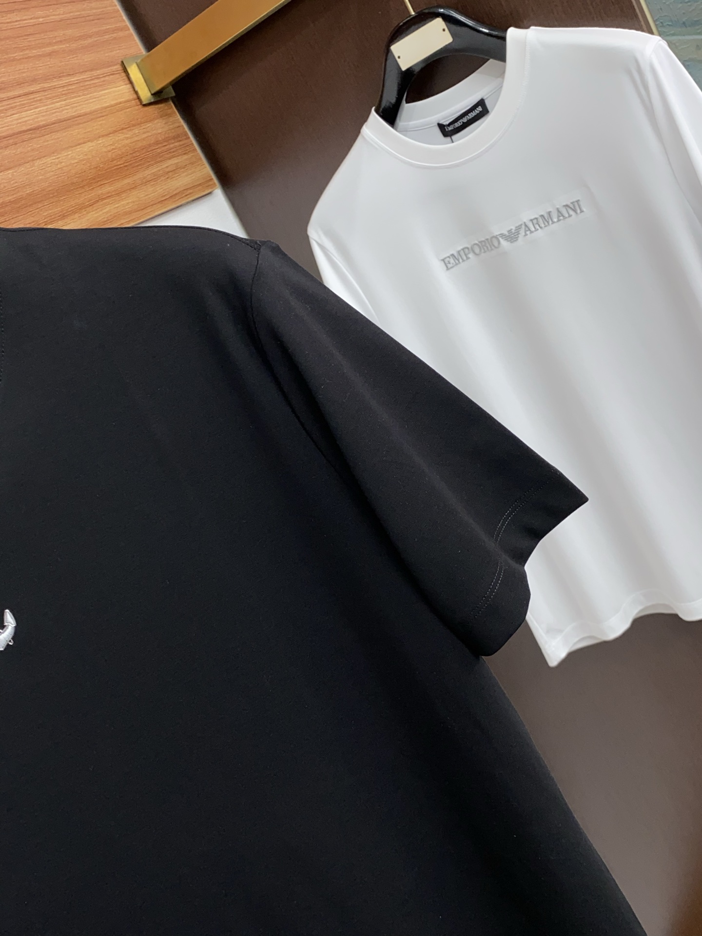 TB 26春夏秀款顶级定制100棉夏装T恤新品柔透、舒适、透气性佳、轻盈有垂感、四重纤维构造使得面料不容