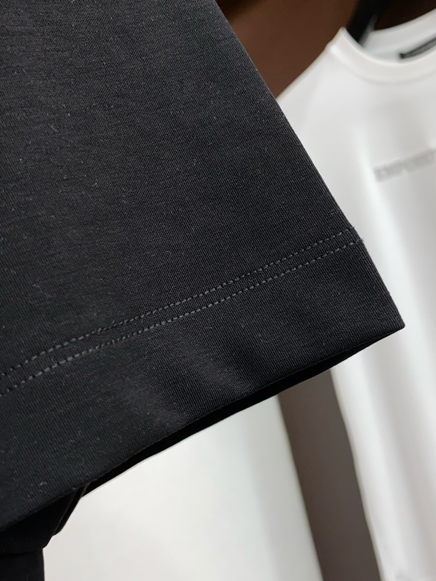 TB 26春夏秀款顶级定制100棉夏装T恤新品柔透、舒适、透气性佳、轻盈有垂感、四重纤维构造使得面料不容