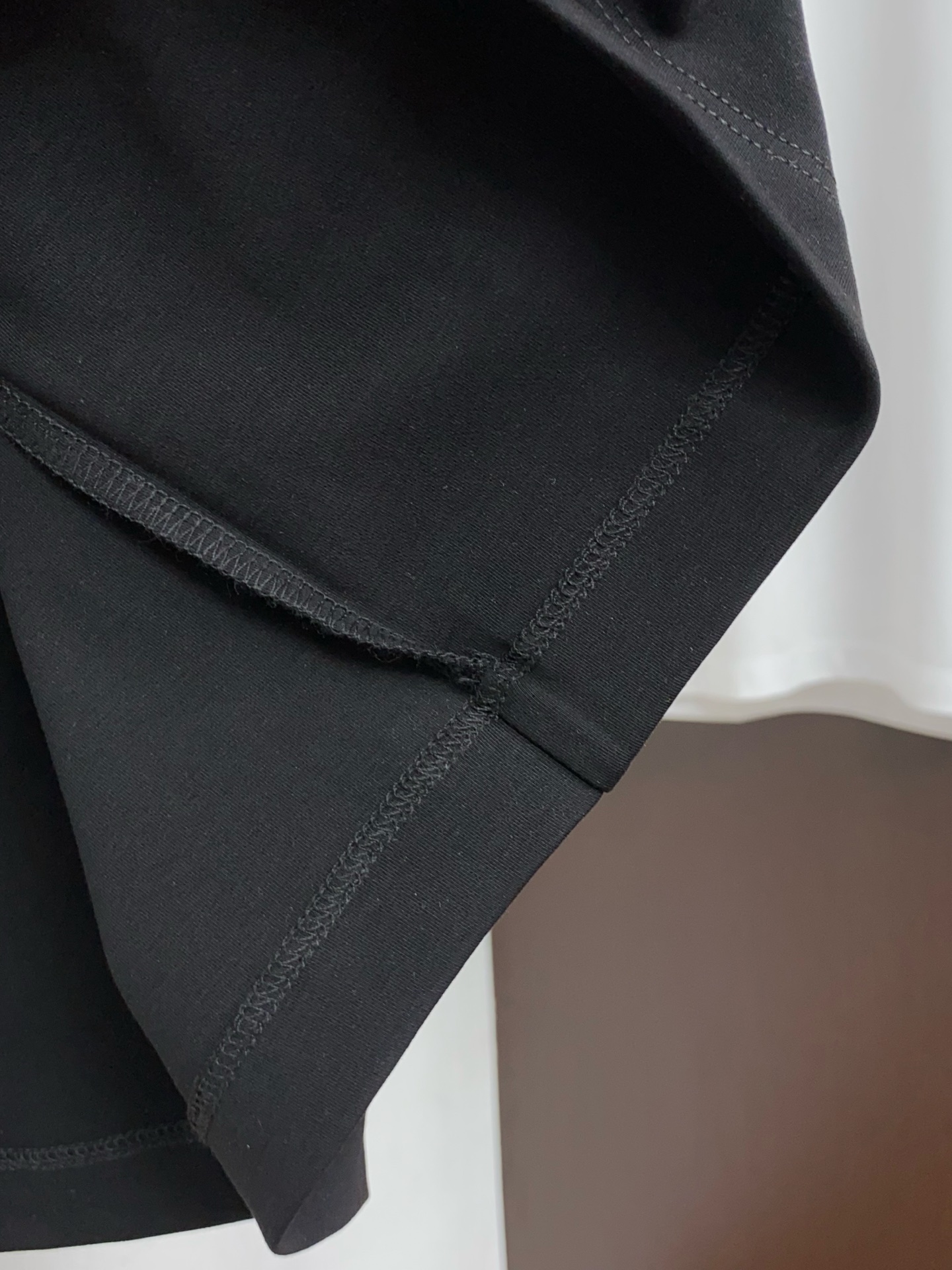 TB 26春夏秀款顶级定制100棉夏装T恤新品柔透、舒适、透气性佳、轻盈有垂感、四重纤维构造使得面料不容