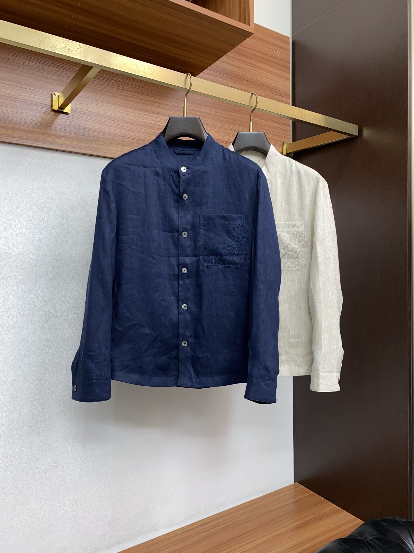 布鲁提 2026新款男士休闲定制商务麻料夹克外套。穿上简约干练的休闲外套，瞬间重回时髦霸气，又是活力满满