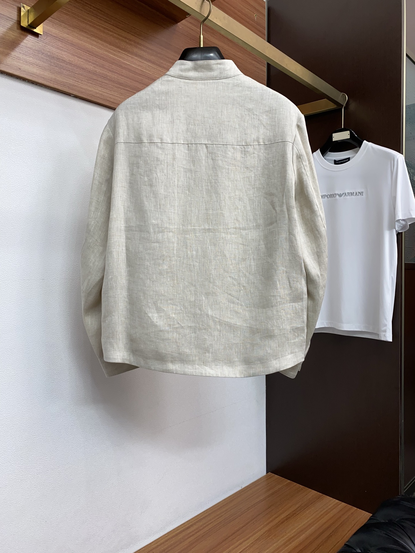 布鲁提 2026新款男士休闲定制商务麻料夹克外套。穿上简约干练的休闲外套，瞬间重回时髦霸气，又是活力满满