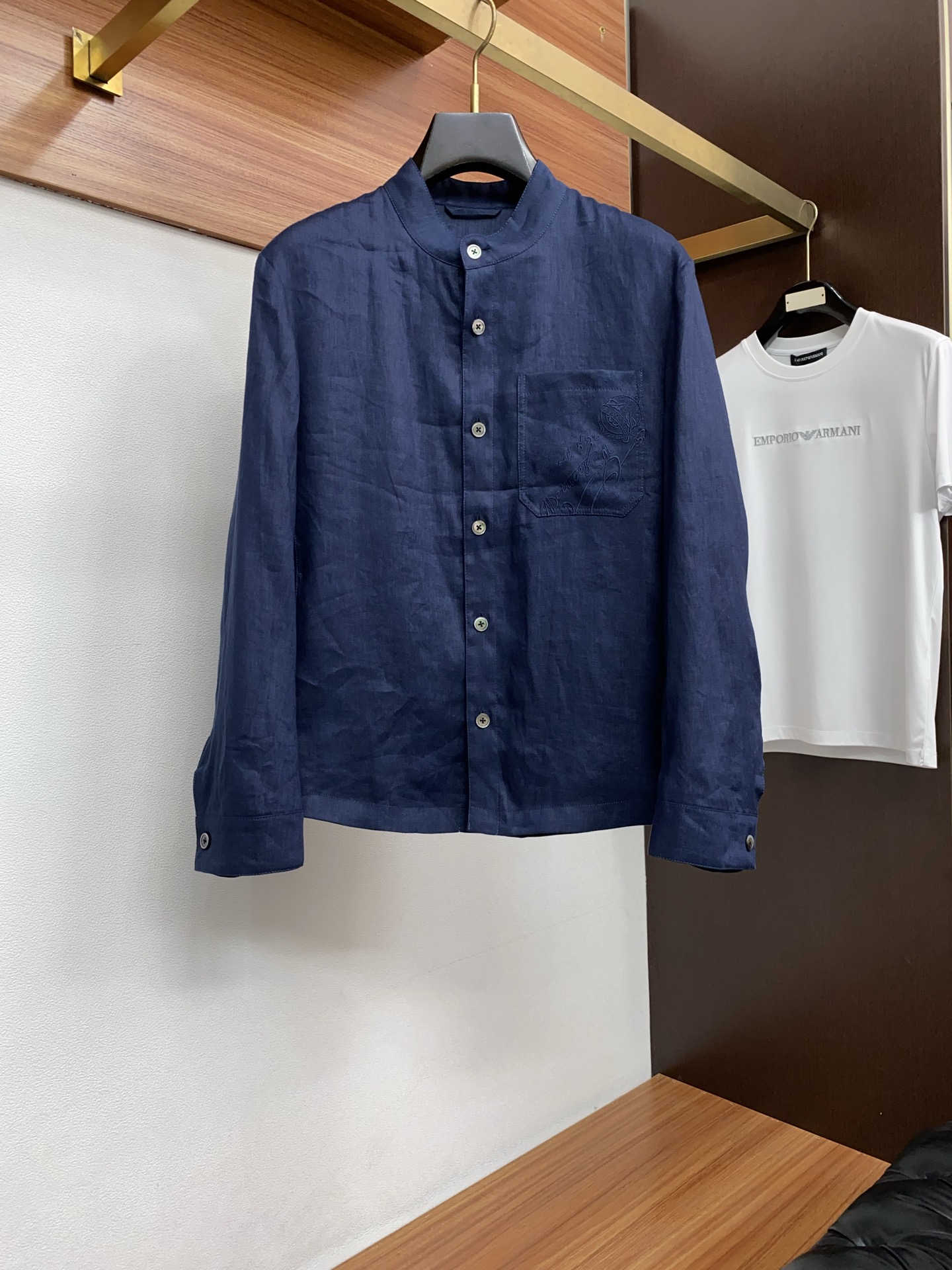 布鲁提 2026新款男士休闲定制商务麻料夹克外套。穿上简约干练的休闲外套，瞬间重回时髦霸气，又是活力满满