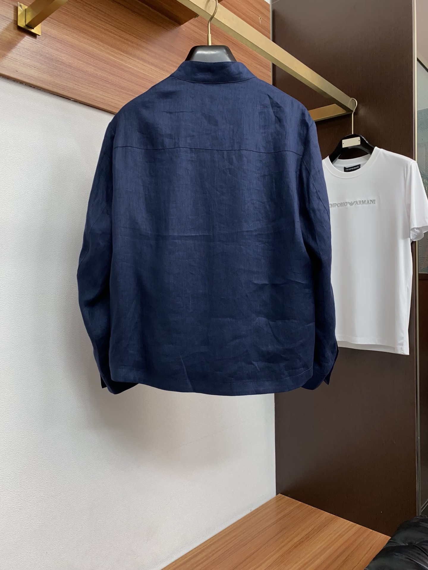 布鲁提 2026新款男士休闲定制商务麻料夹克外套。穿上简约干练的休闲外套，瞬间重回时髦霸气，又是活力满满