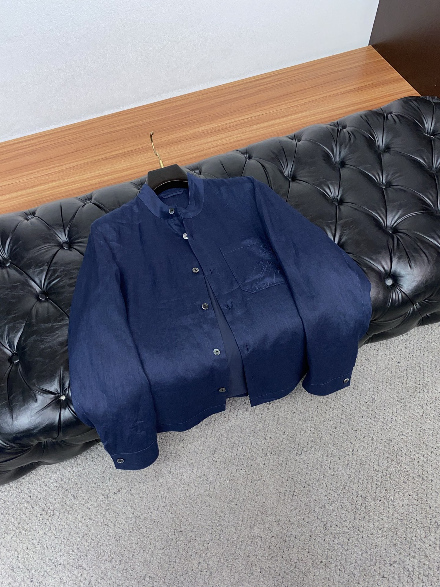 布鲁提 2026新款男士休闲定制商务麻料夹克外套。穿上简约干练的休闲外套，瞬间重回时髦霸气，又是活力满满