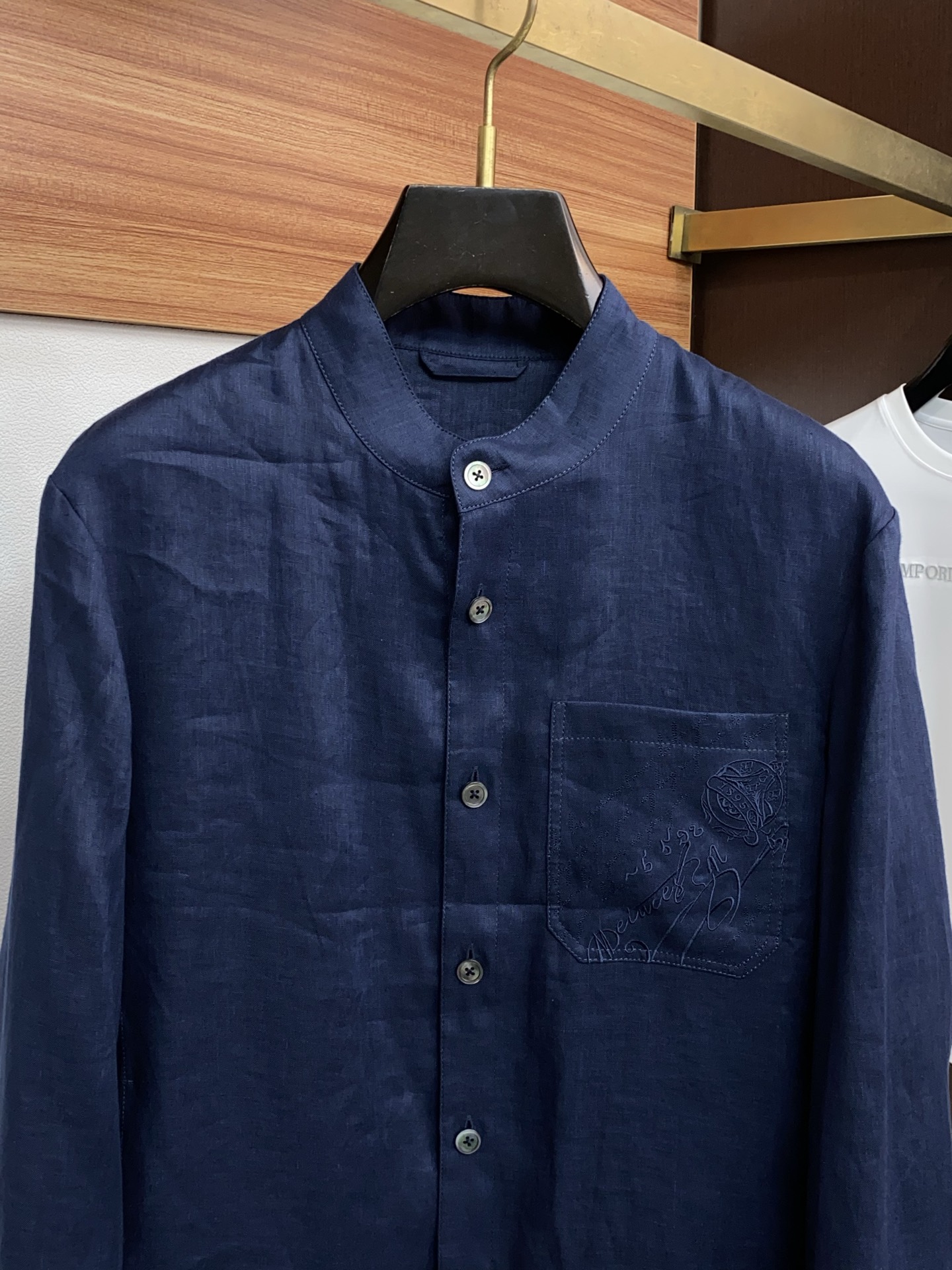 布鲁提 2026新款男士休闲定制商务麻料夹克外套。穿上简约干练的休闲外套，瞬间重回时髦霸气，又是活力满满