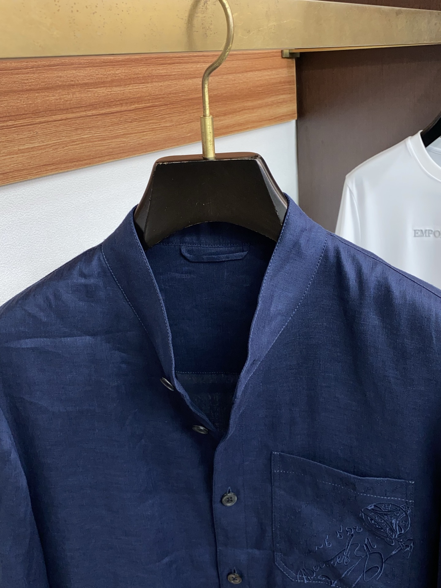 布鲁提 2026新款男士休闲定制商务麻料夹克外套。穿上简约干练的休闲外套，瞬间重回时髦霸气，又是活力满满