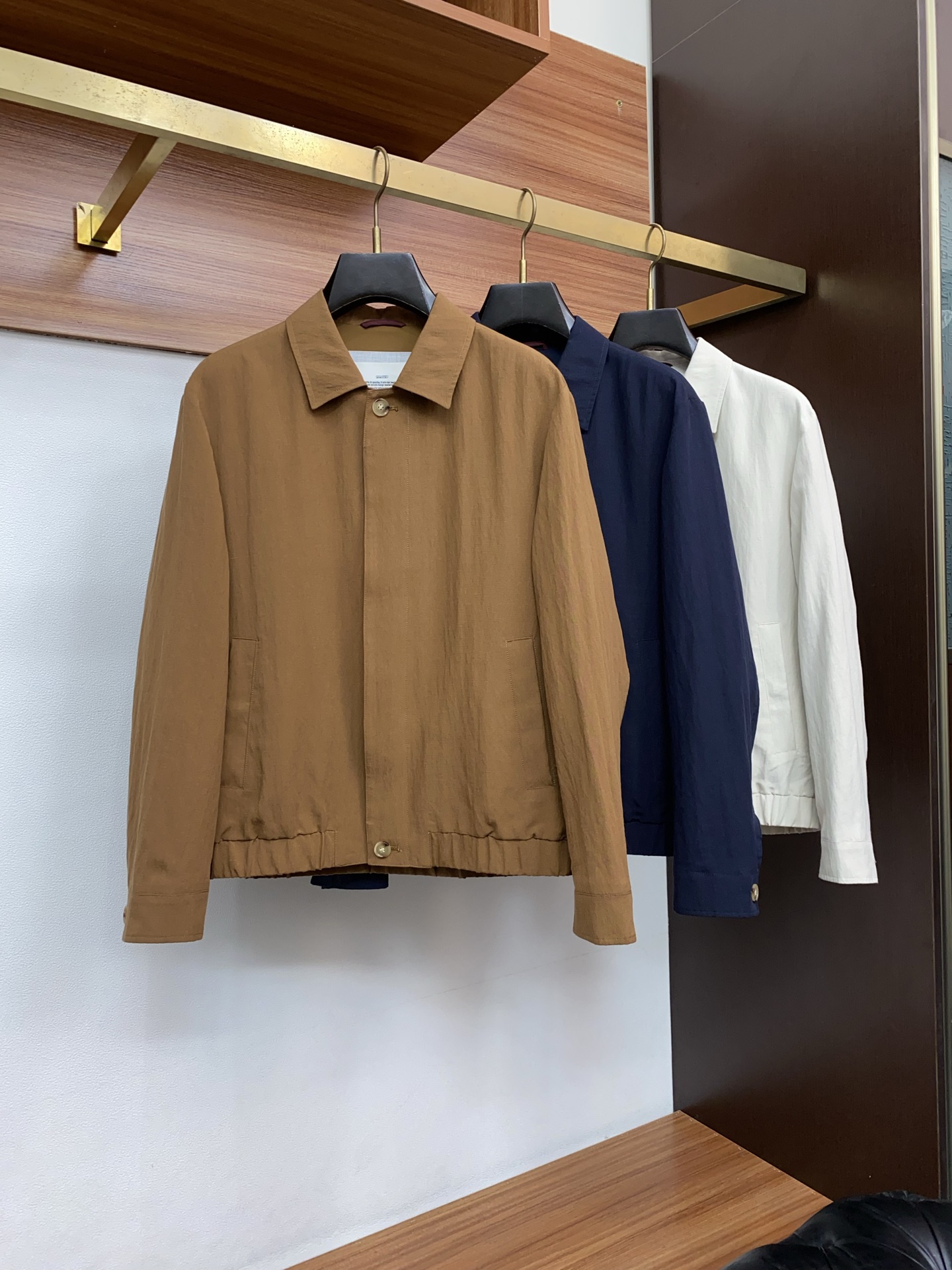 BC 2026新款男士休闲定制商务翻领夹克外套。穿上简约干练的休闲外套，瞬间重回时髦霸气，又是活力满满的