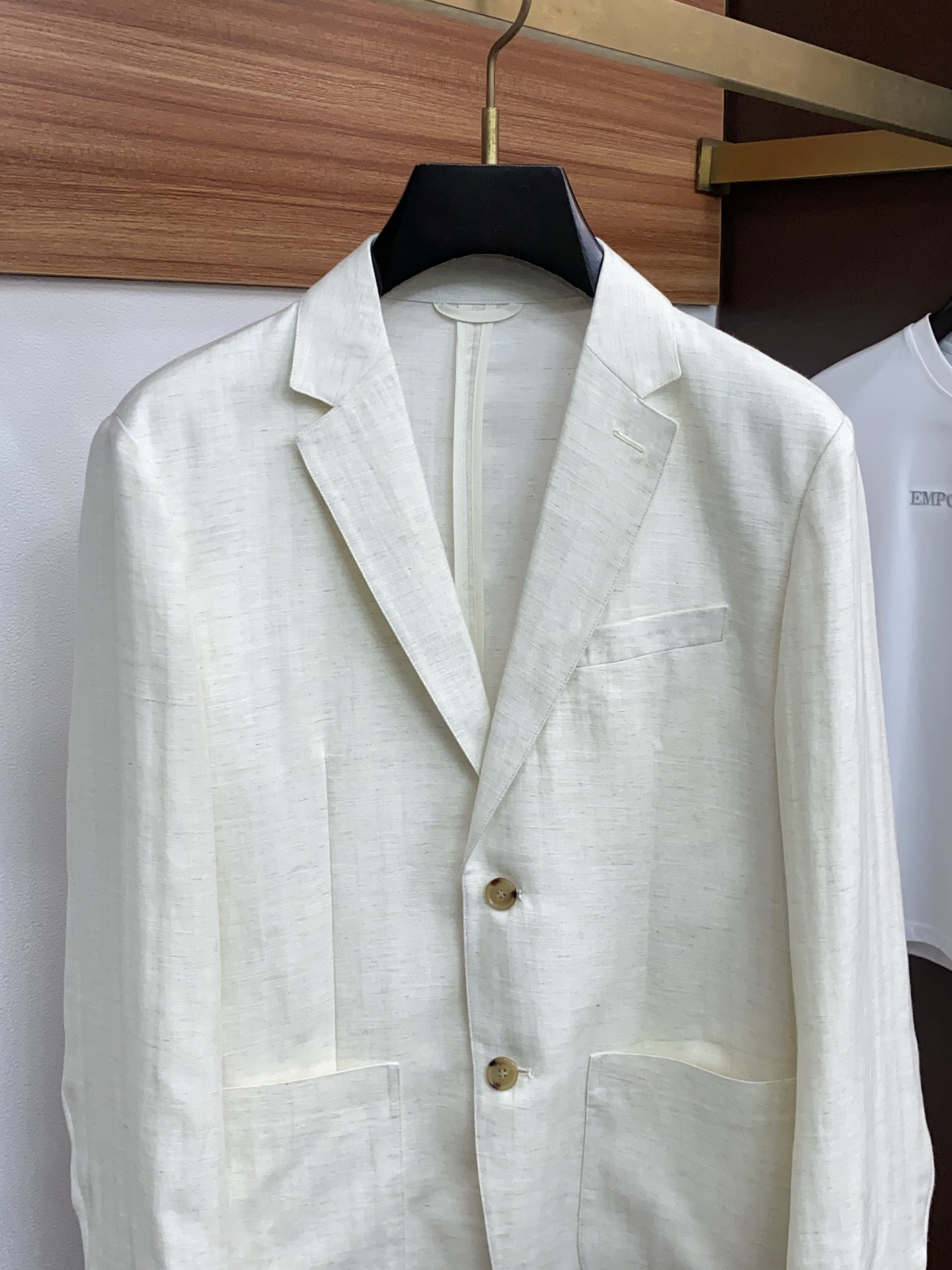 Loro Piana 诺悠翩雅 2026新款男士休闲定制麻料西装夹克外套。穿上简约干练的休闲外套，瞬间重