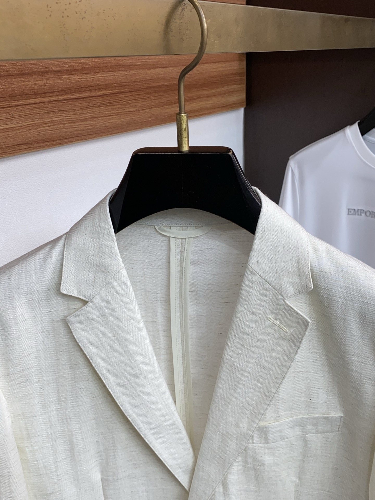 Loro Piana 诺悠翩雅 2026新款男士休闲定制麻料西装夹克外套。穿上简约干练的休闲外套，瞬间重