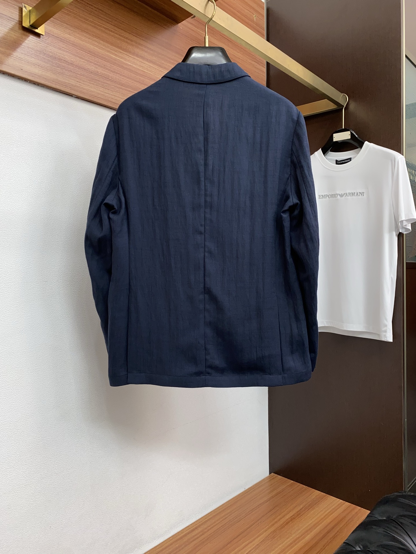 Loro Piana 诺悠翩雅 2026新款男士休闲定制麻料西装夹克外套。穿上简约干练的休闲外套，瞬间重